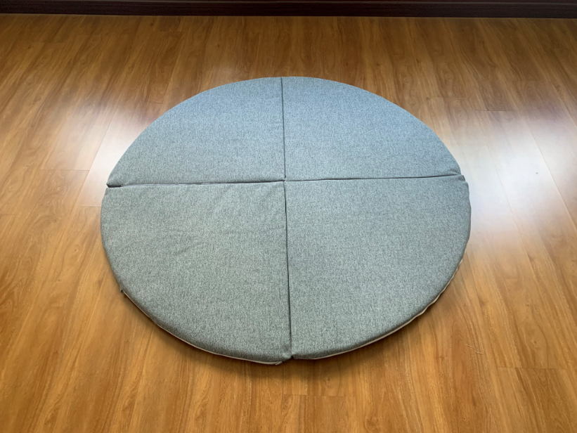 Foldable rug