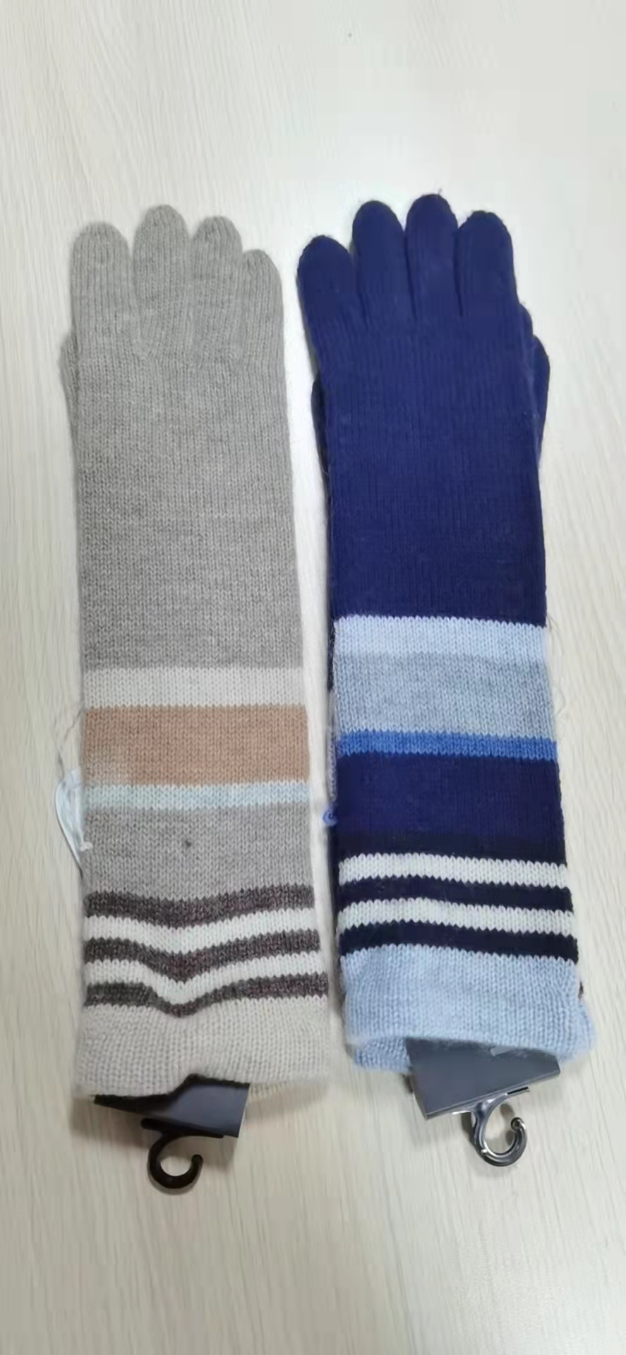Knitted Gloves