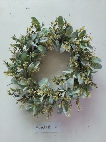 Holiday decoration wreath