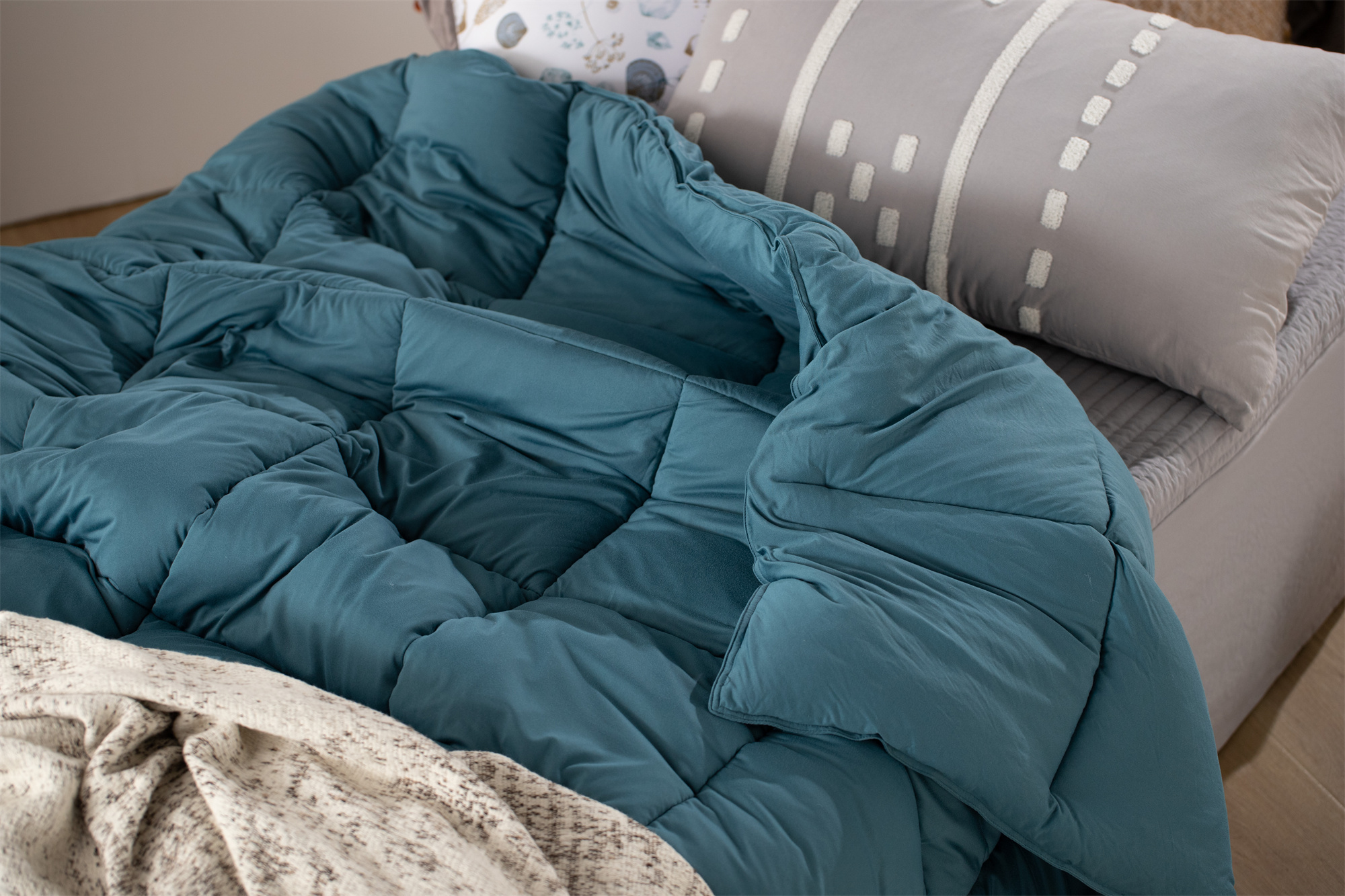 All Season Comforter - Ultra Soft Down Alternative Comforter
