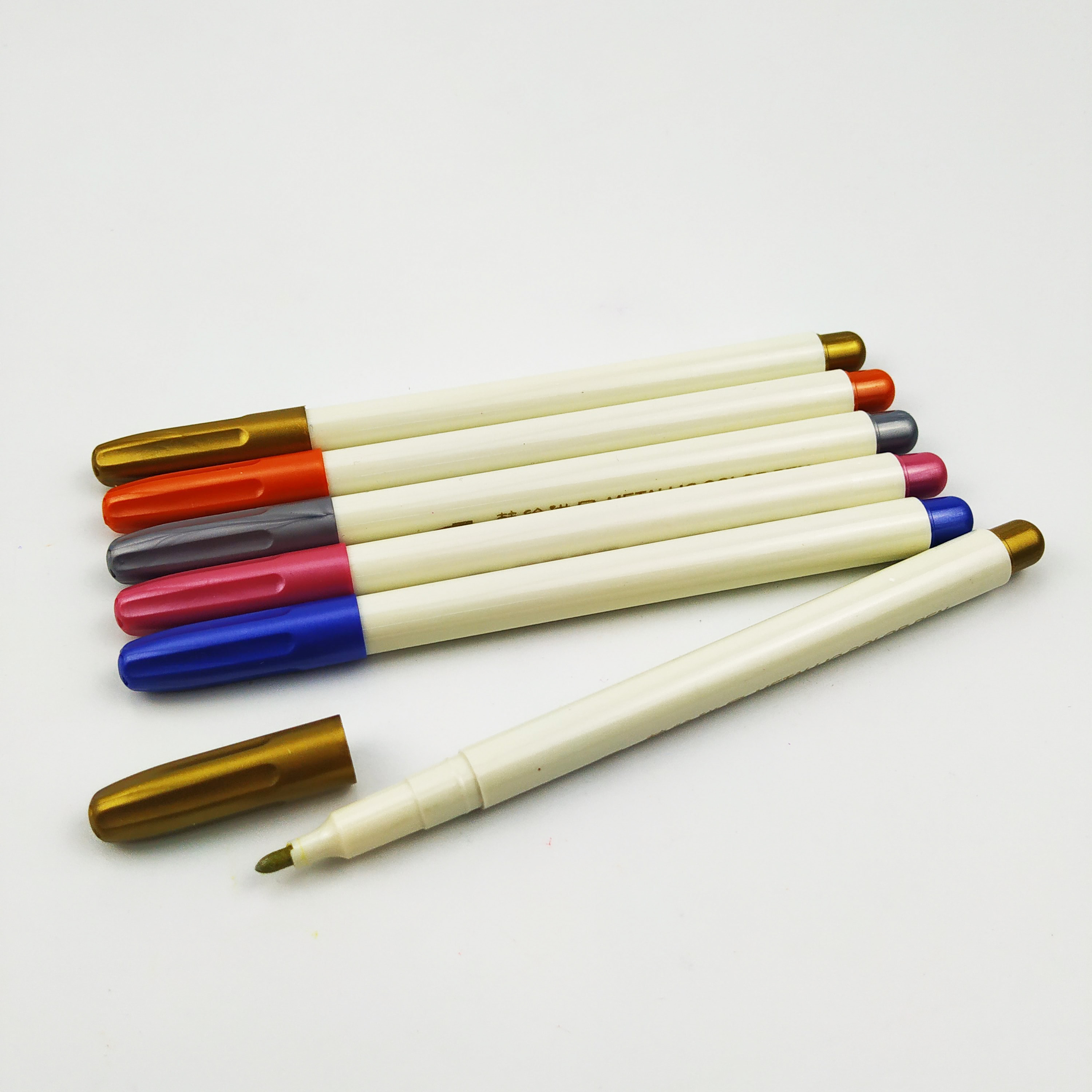 Metallic marker pen