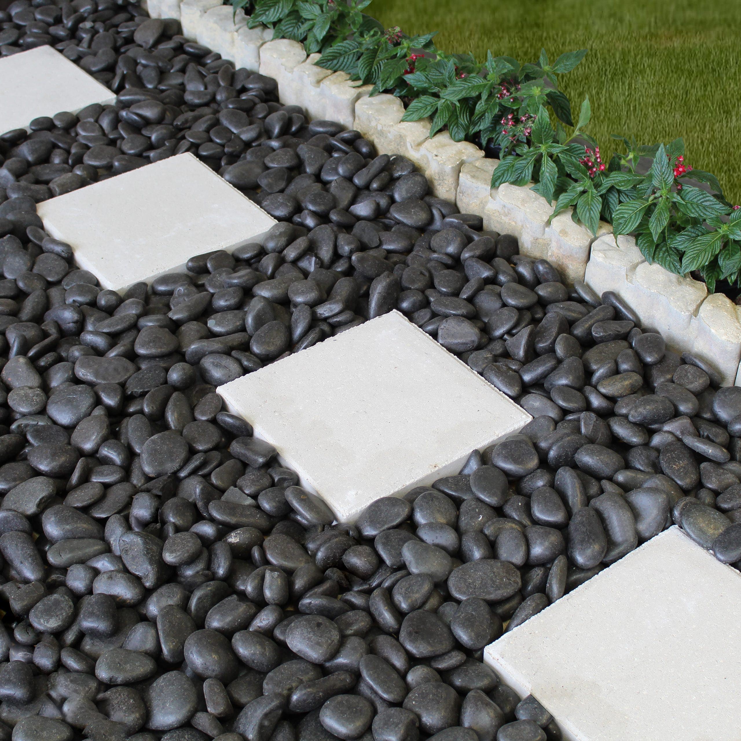 Wholesale Hot selling Natural Black color polished pebble stone for garden and landscape