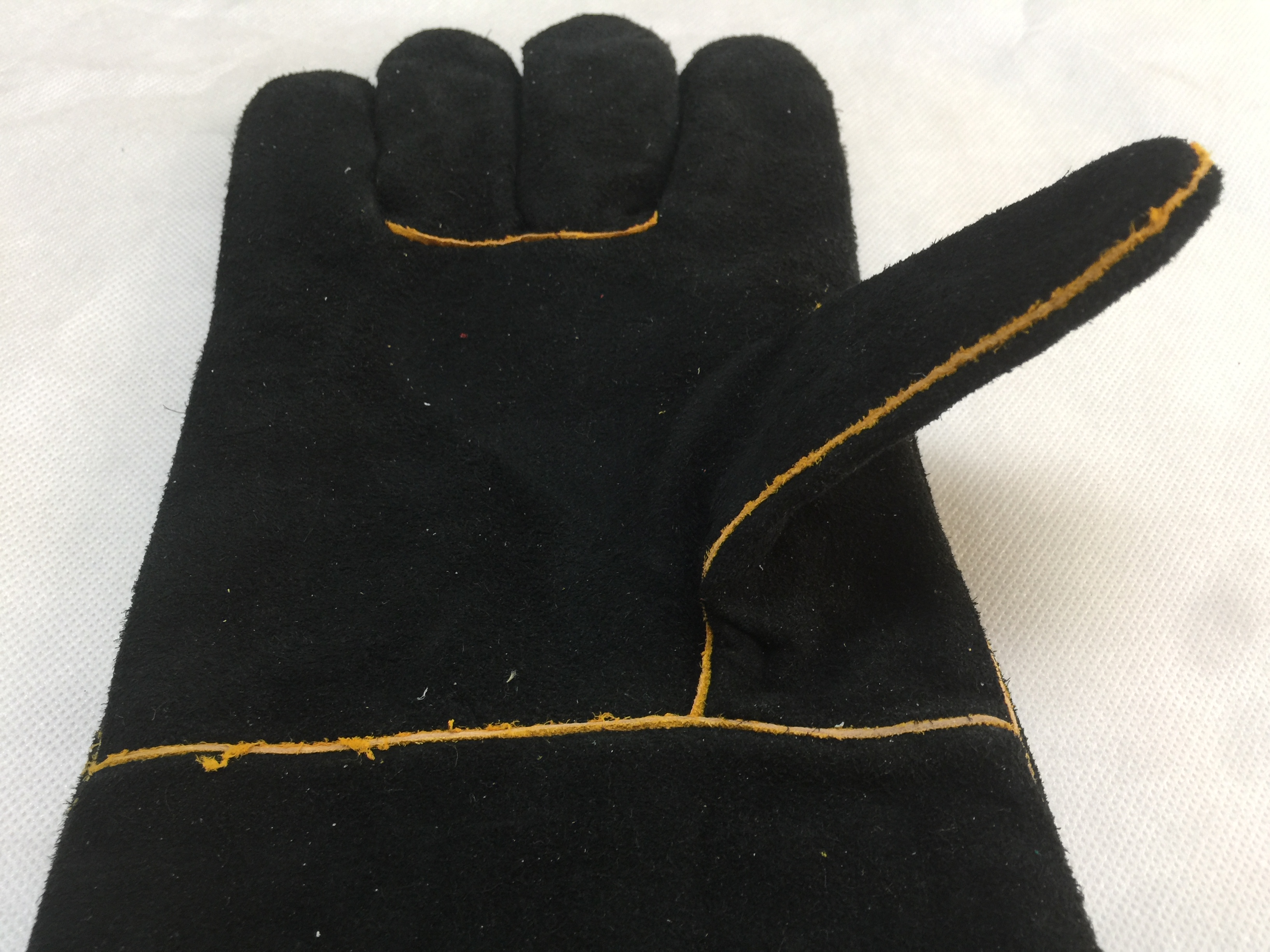 With hanger home used BBQ gloves selling over the world