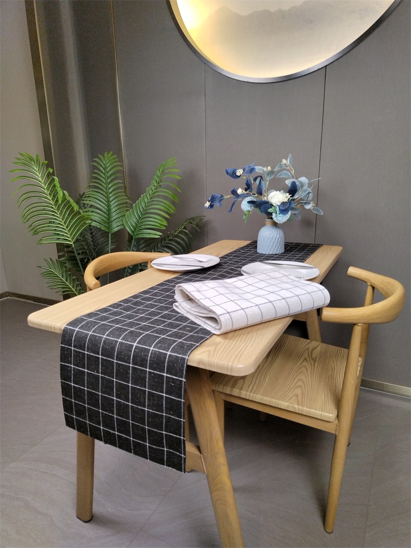 70%polyester And 30%bright Yarn Table Runner