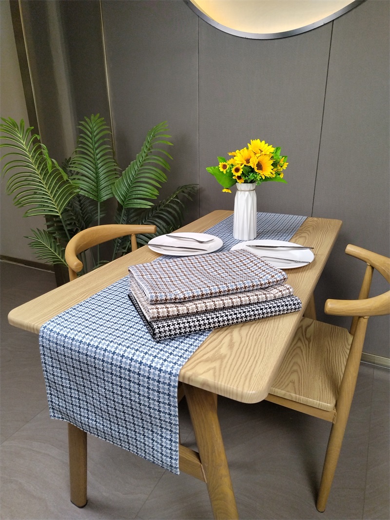 70%polyester And 30%bright Yarn Table Runner