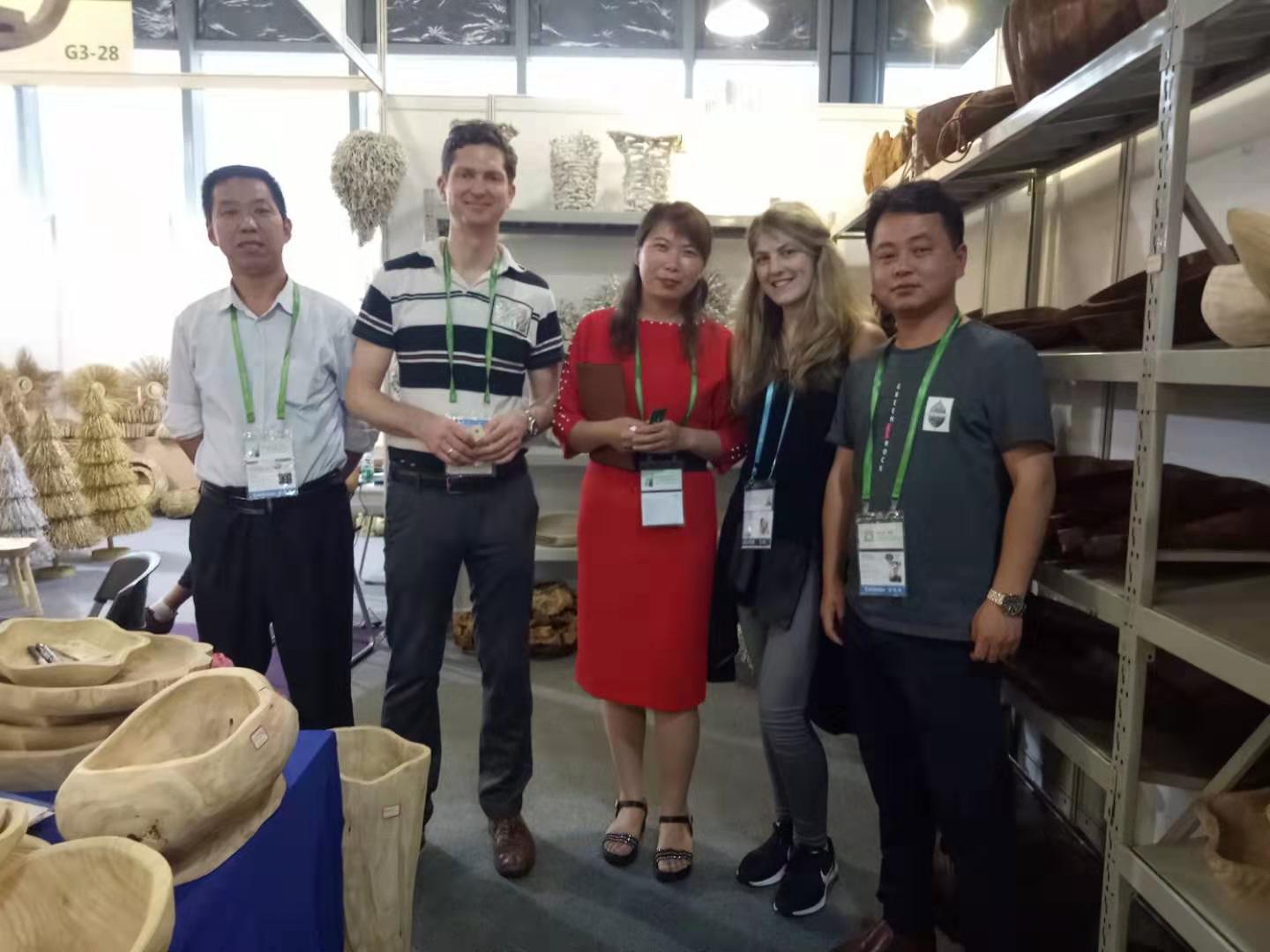 Fuyang Minhua Handicraft Co., Ltd. – Vases 1