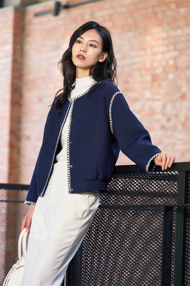 Color contrast coat in autumn and winter