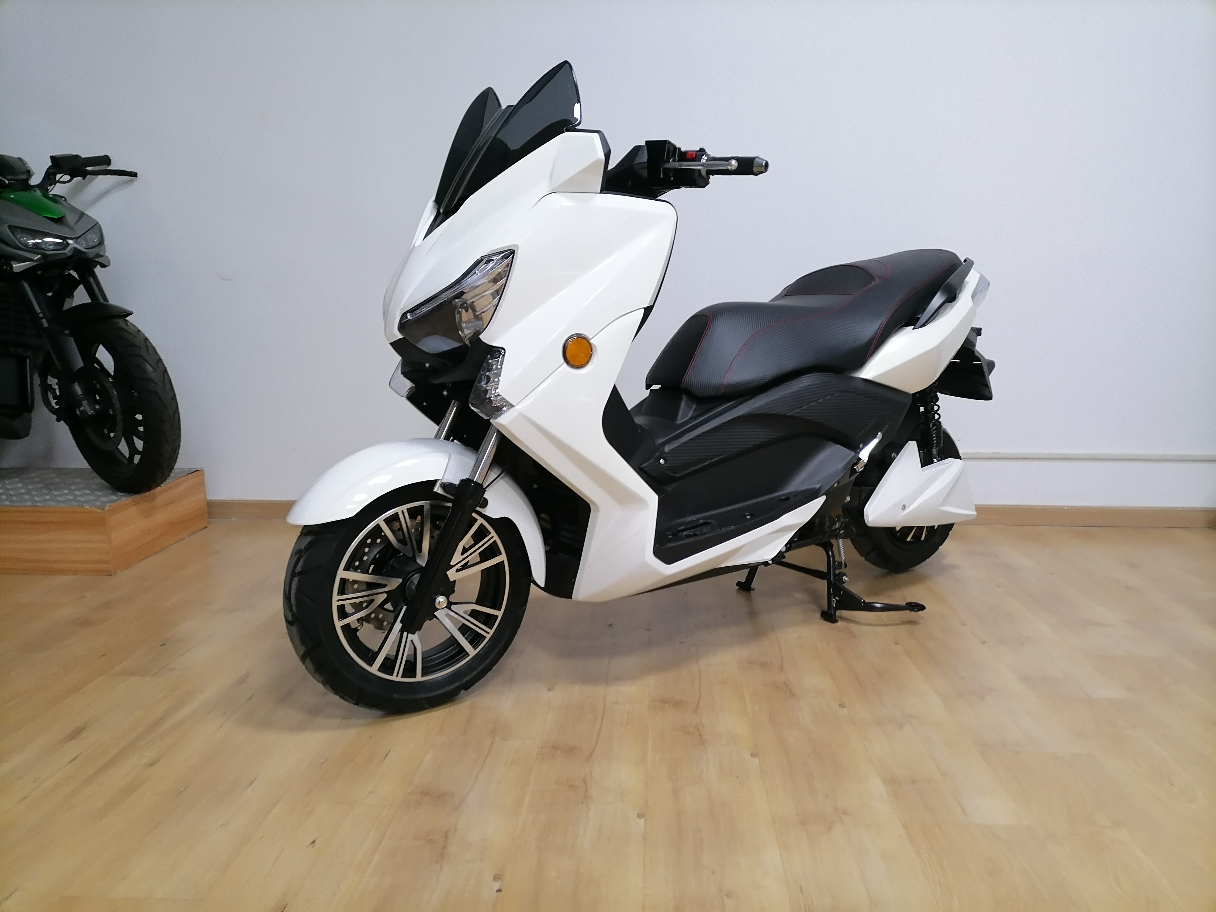 Fast electric motorcycle