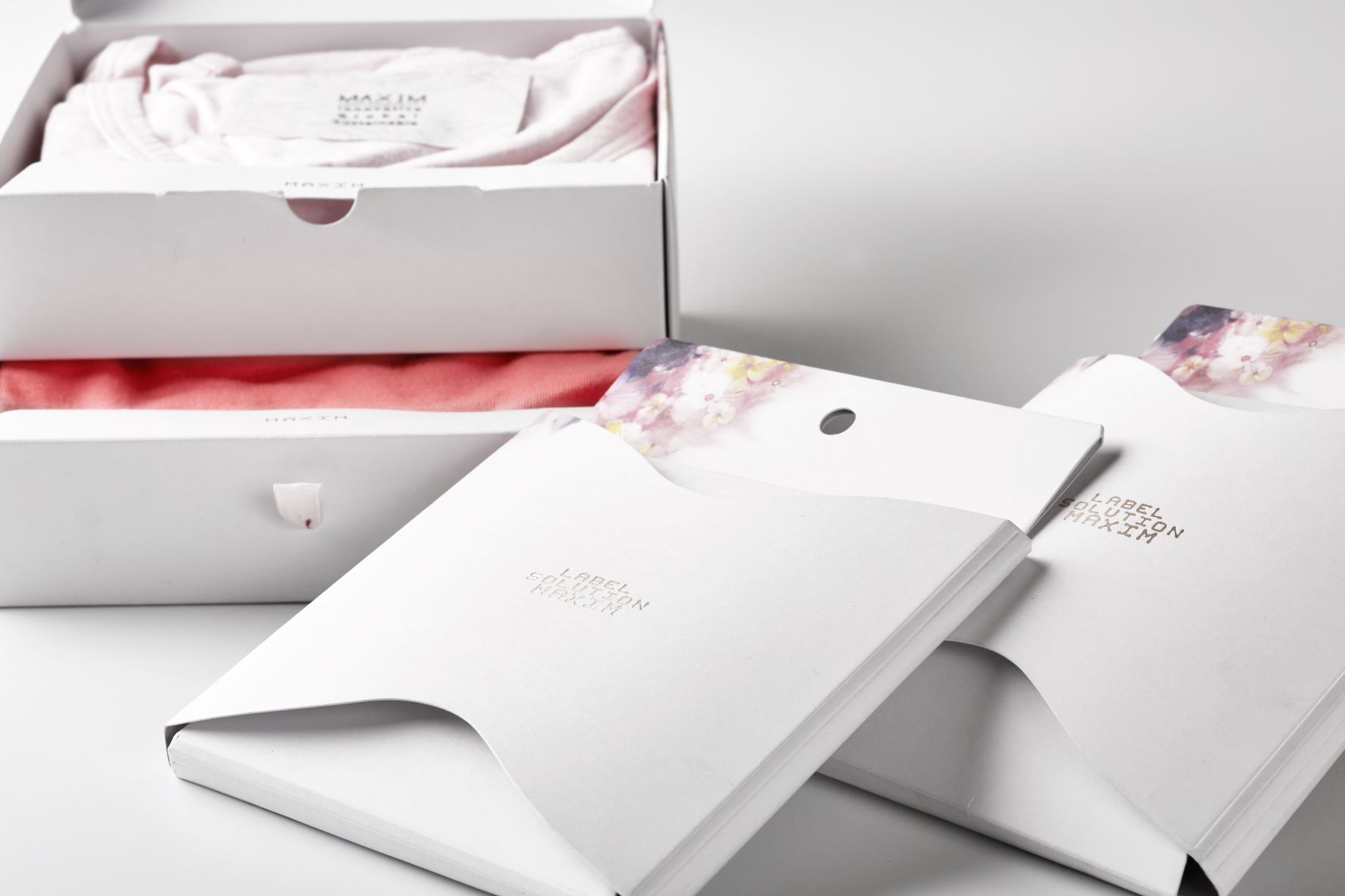Sustainable packaging for holiday goods