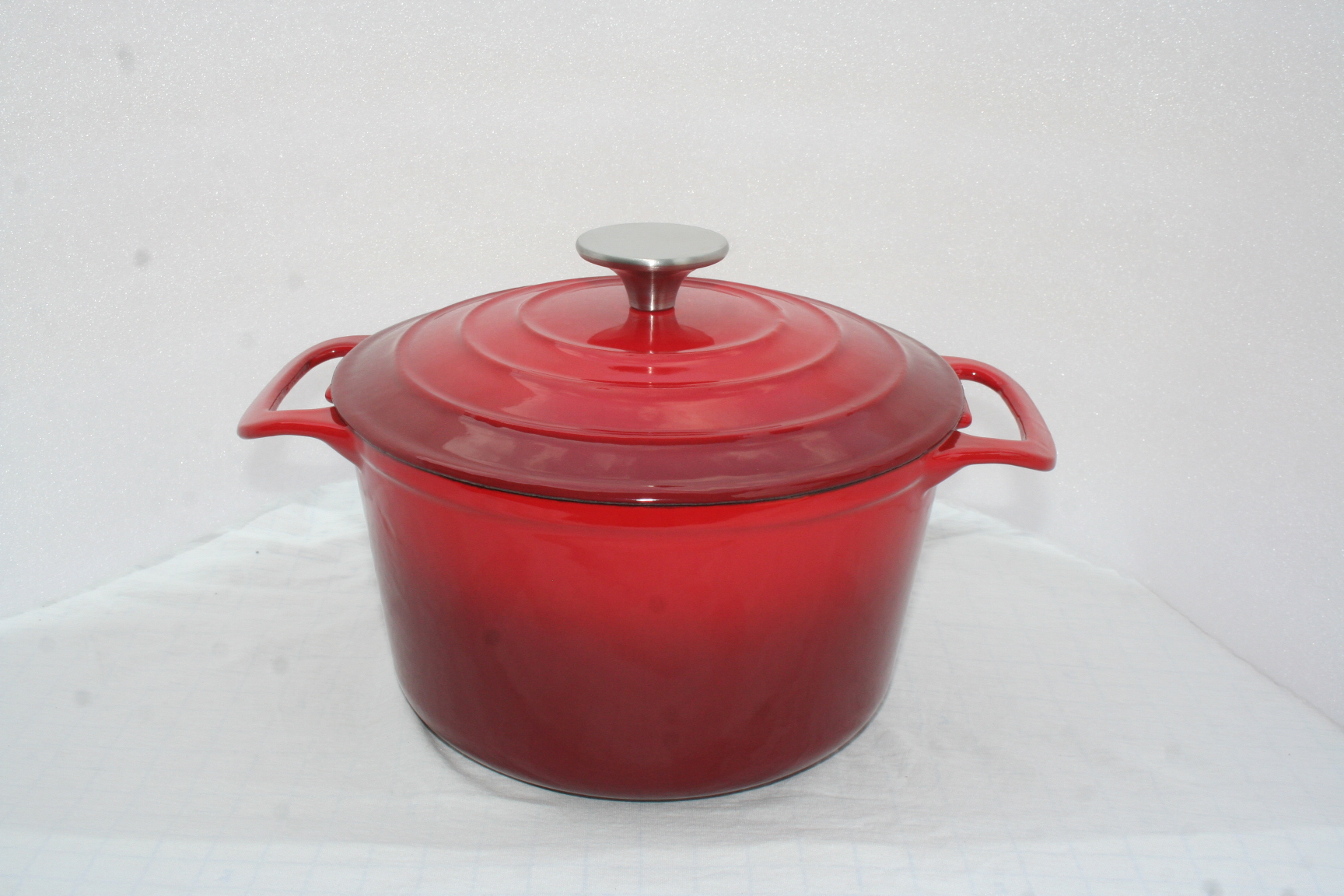 Cast iron round dutch oven