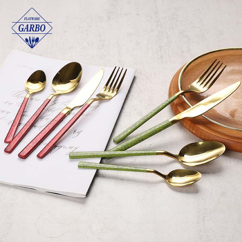 Wholesale decorative color painted handle royal golden 24pcs cutlery set