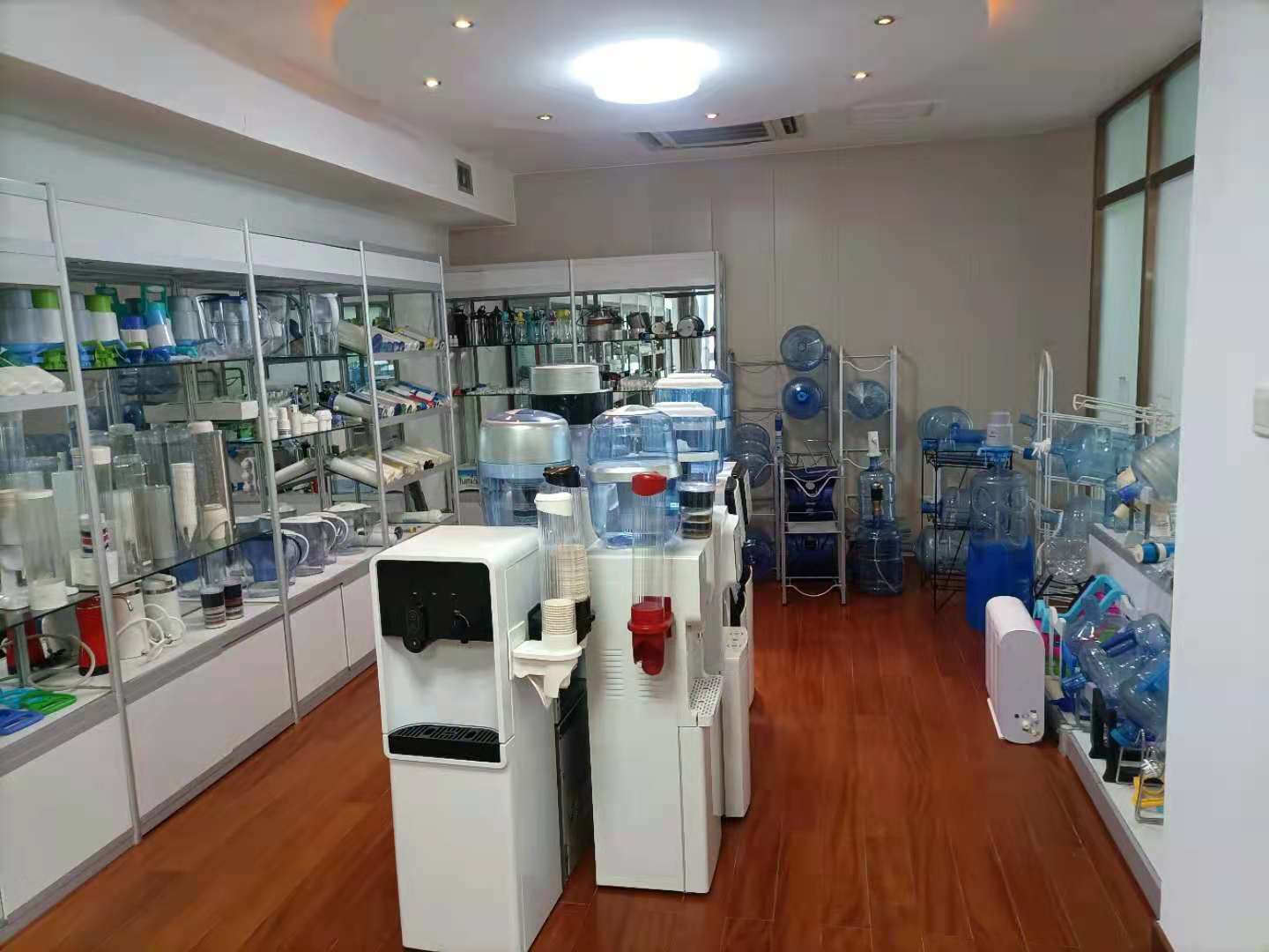 Ningbo Yongjin Import and Export Co., Ltd. – Household mini water dispenser 1