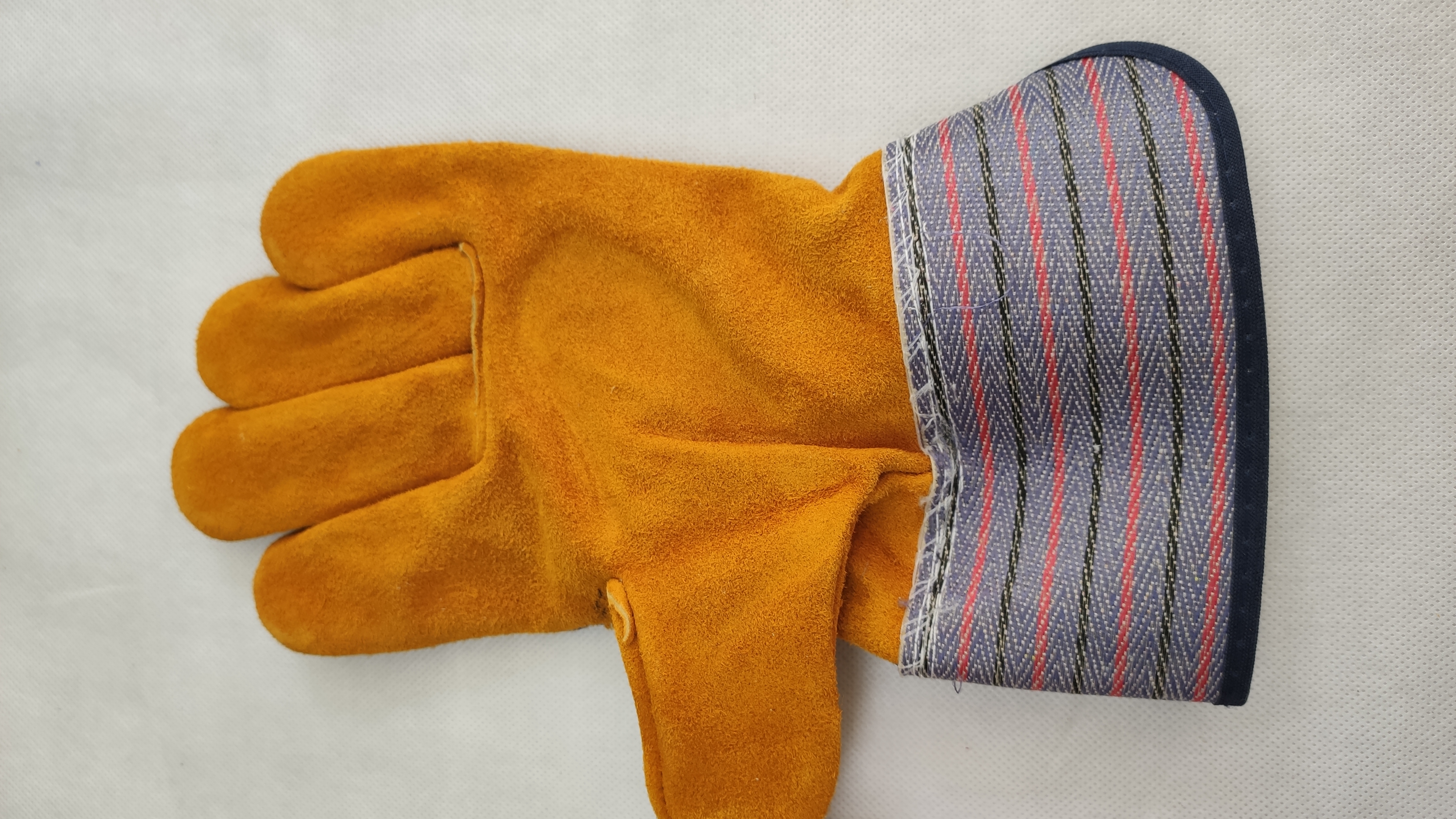 Reliable and durable mechanical cow leather gloves