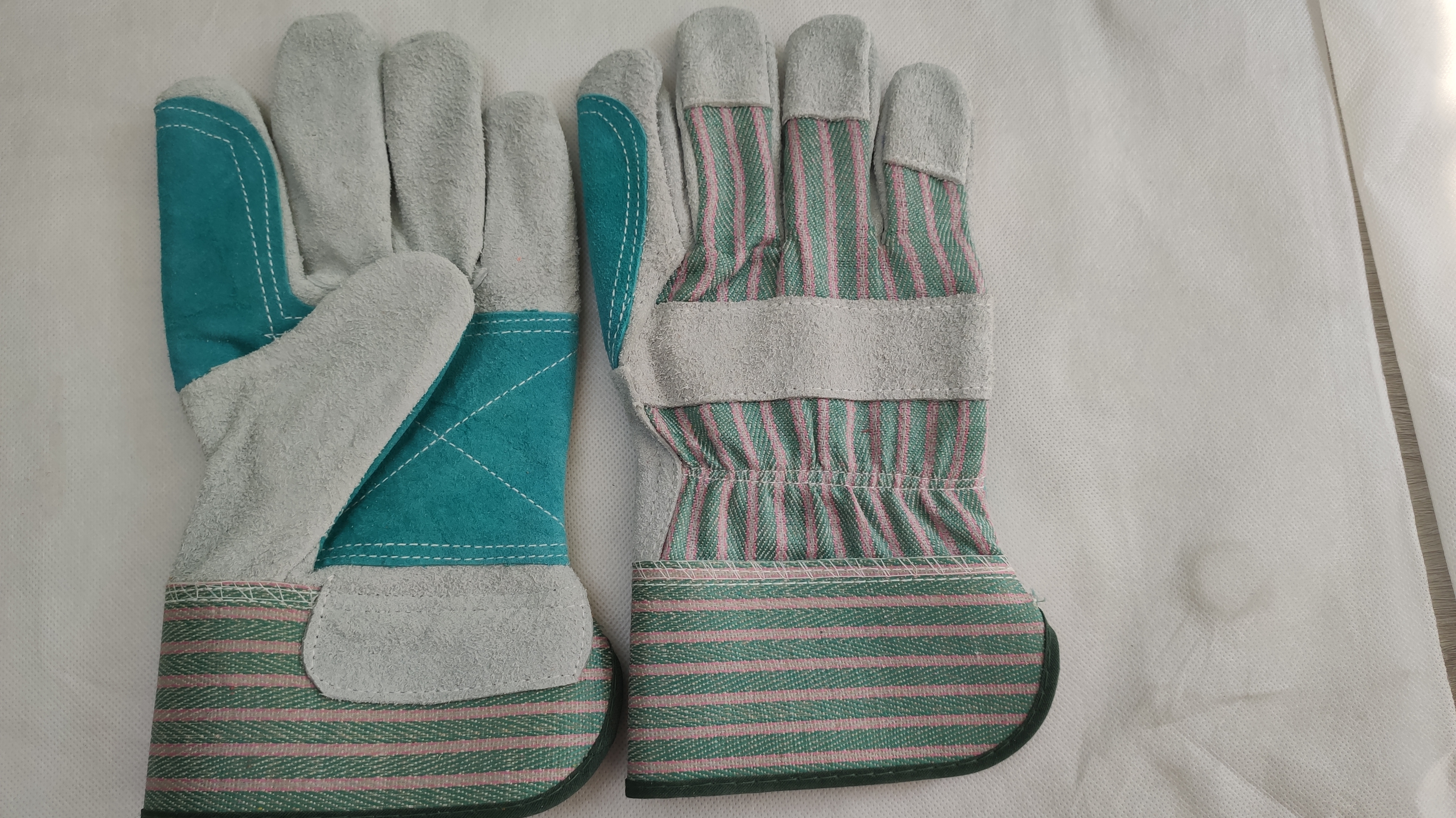 Used for rough surface treatment and wear resistant strong grip leather gloves
