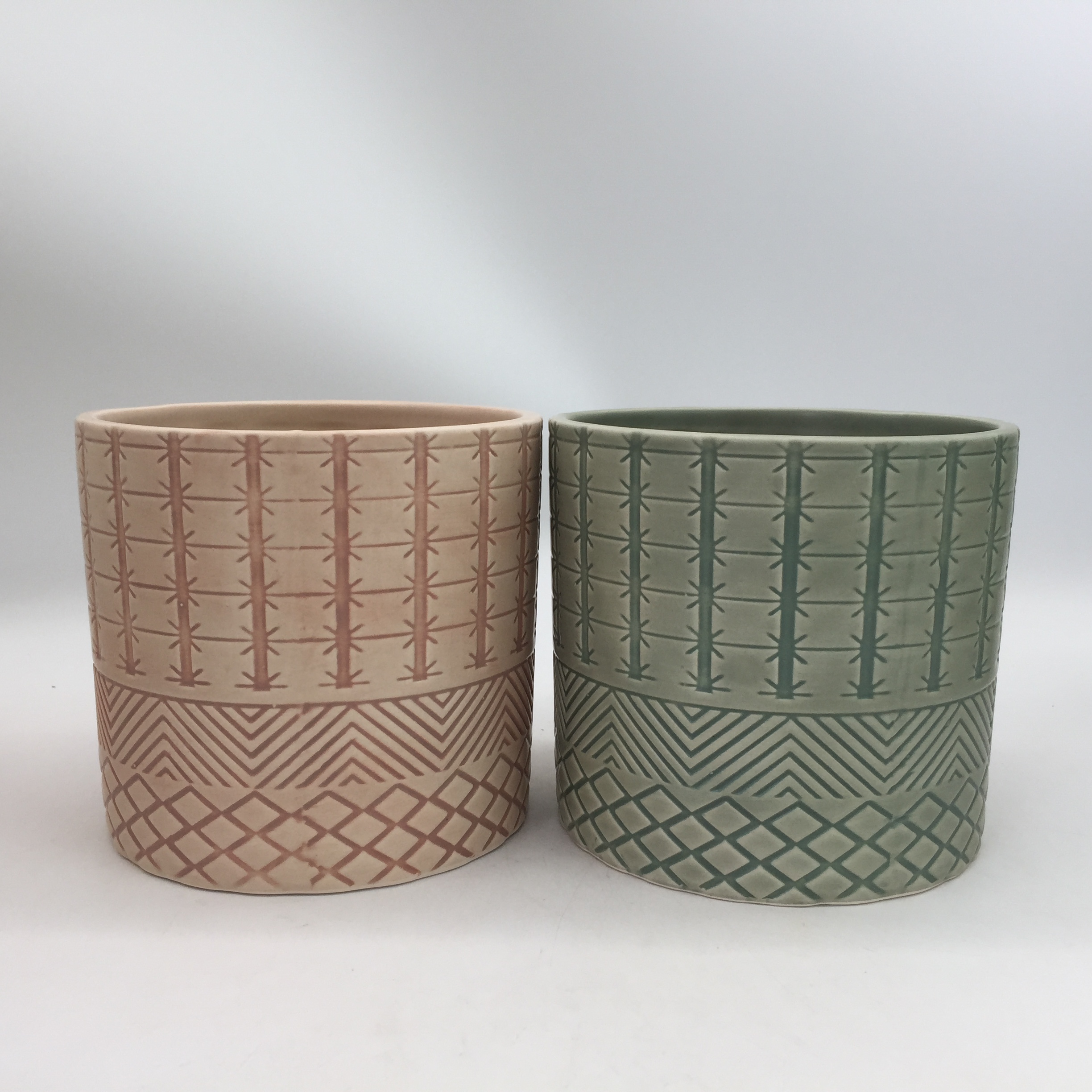Dolomite flower pot