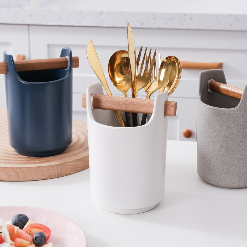 Cutlery container