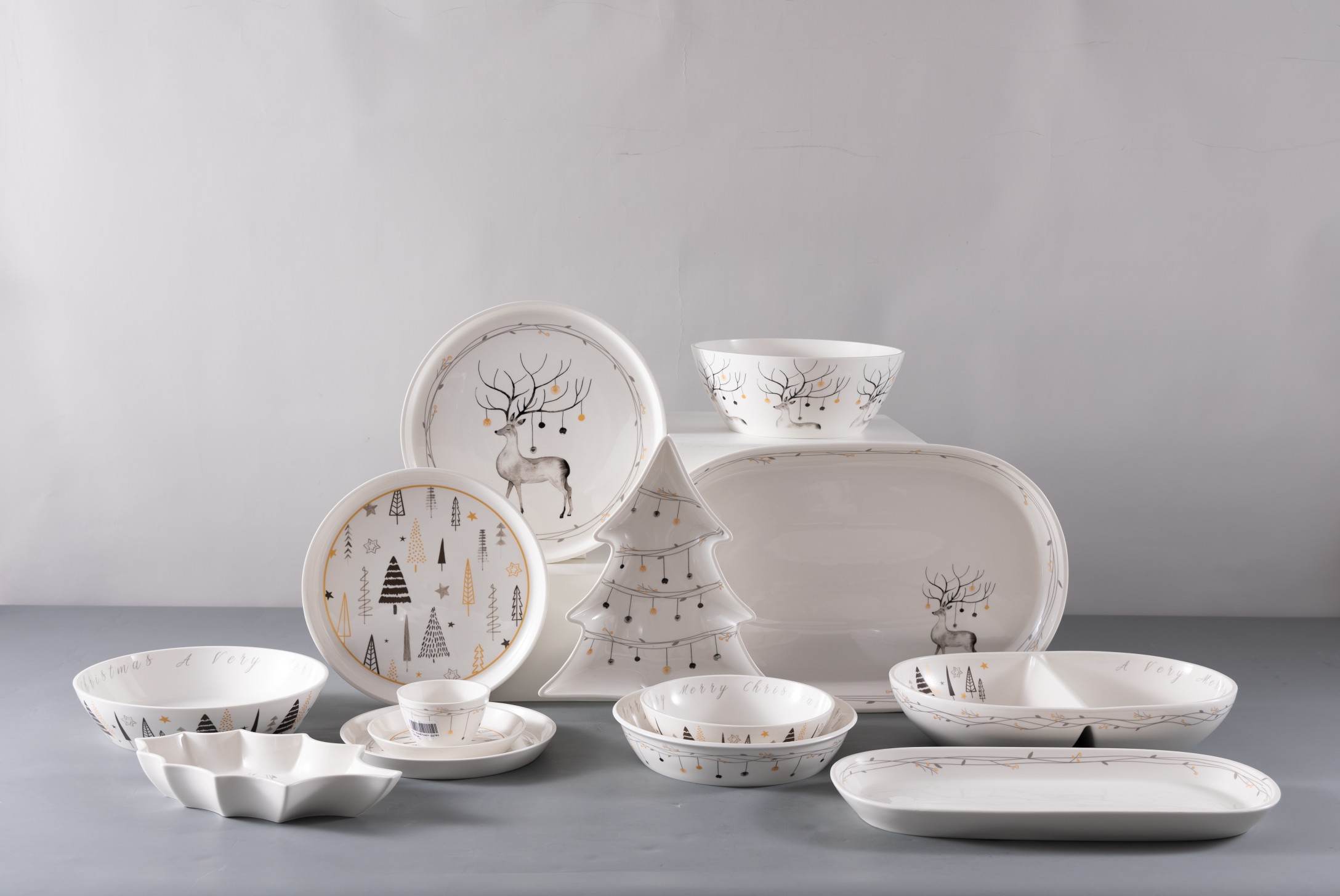 Ceramic Dinerware And Serving For Christmas