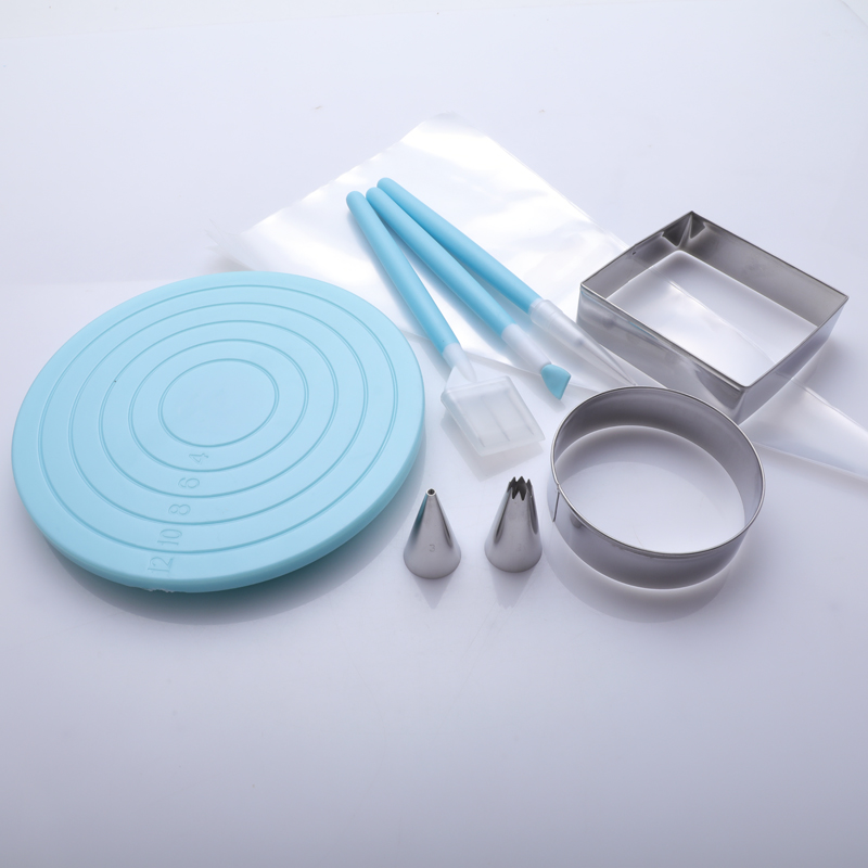 Cake Decorating Set