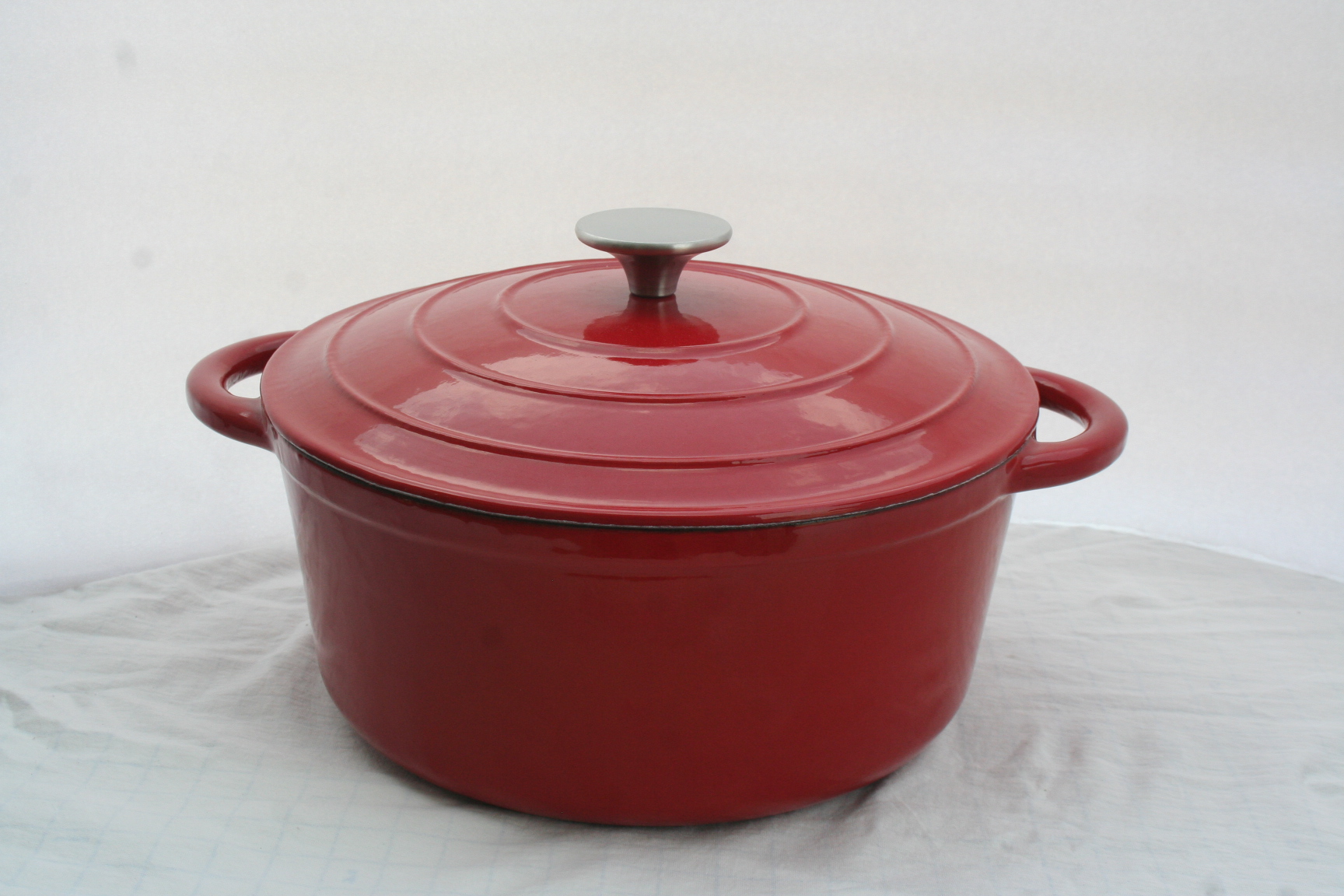 Cast iron enamel dutch oven