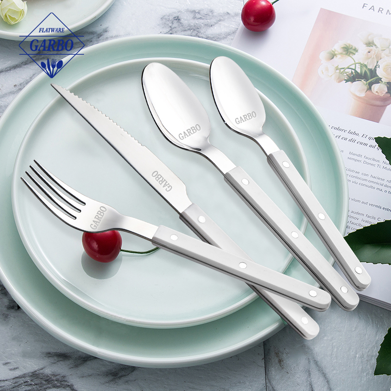 Garbo New Design stainless steel cutlery flatware dinner set with plasitc handles 24pcs set