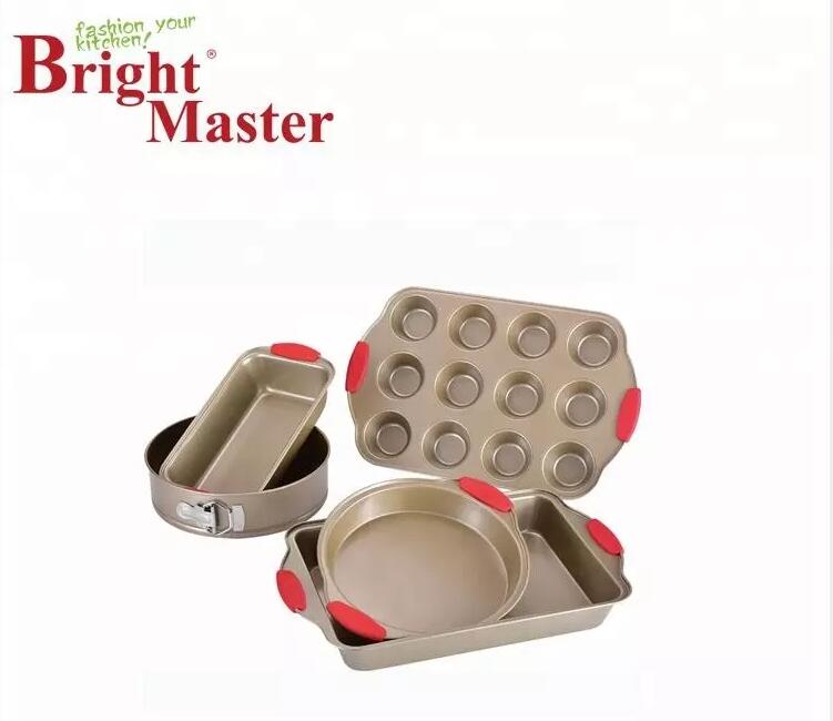 Copper bakeware set with silicone protection