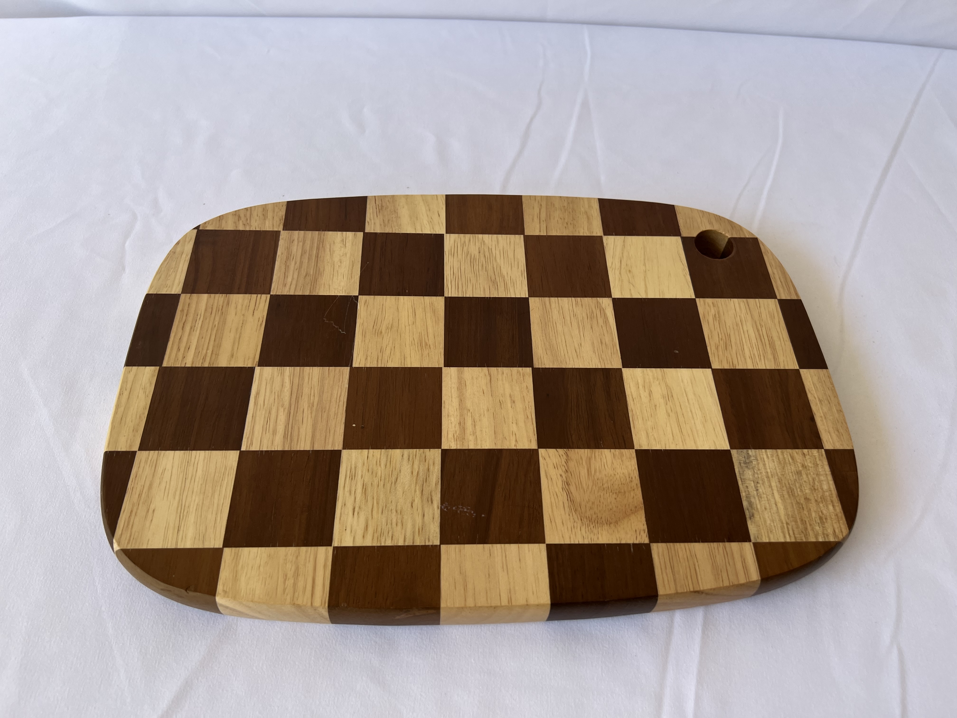 Aacacia wood with rubber wood checked cutting board
