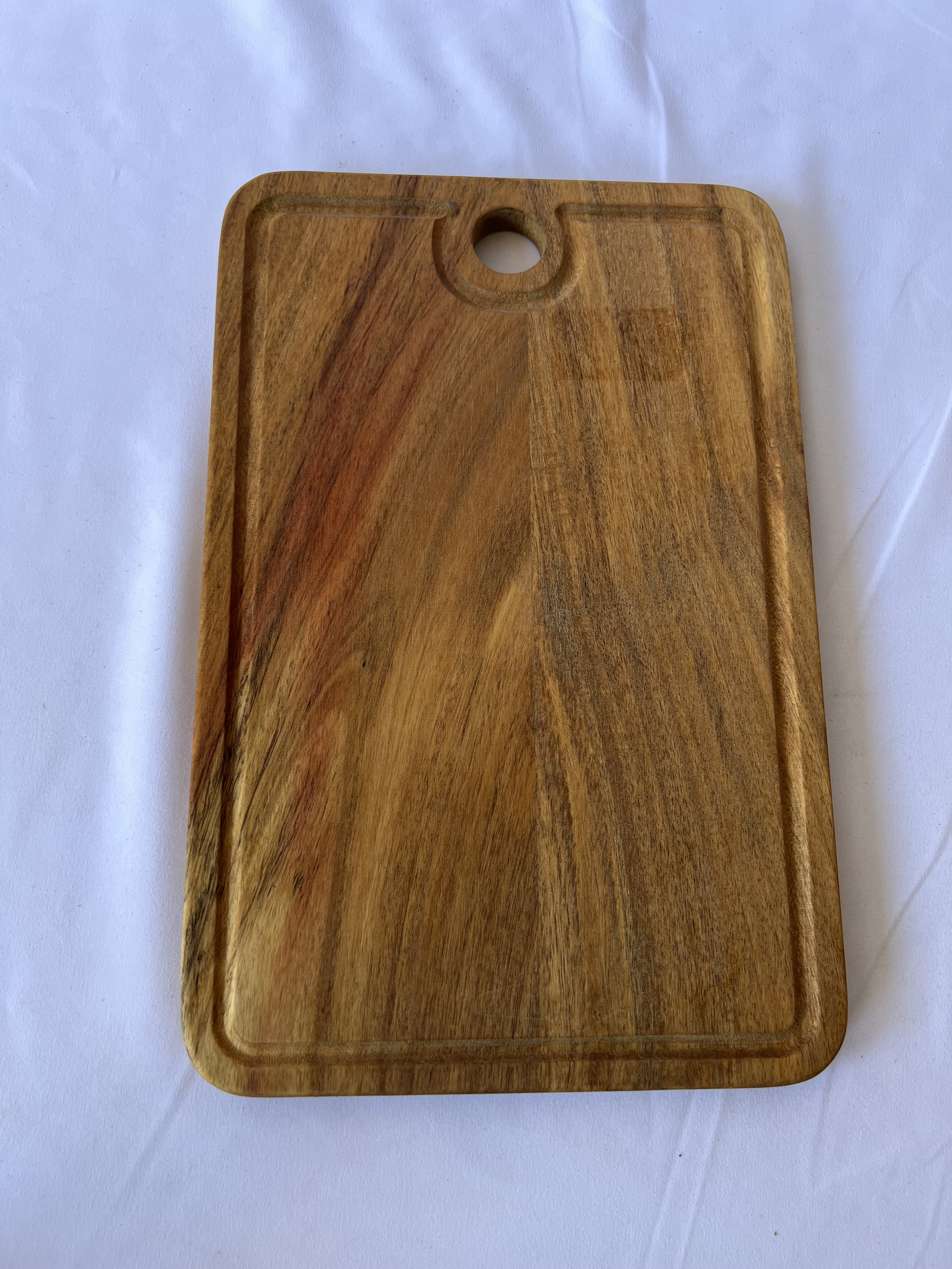 Acacia wood cutting board