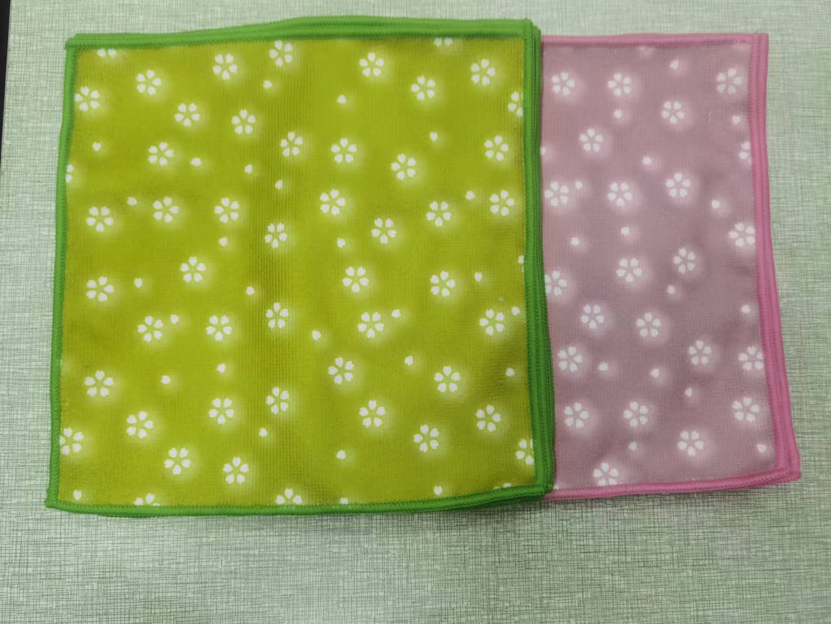 Microfiber cleaning cloth