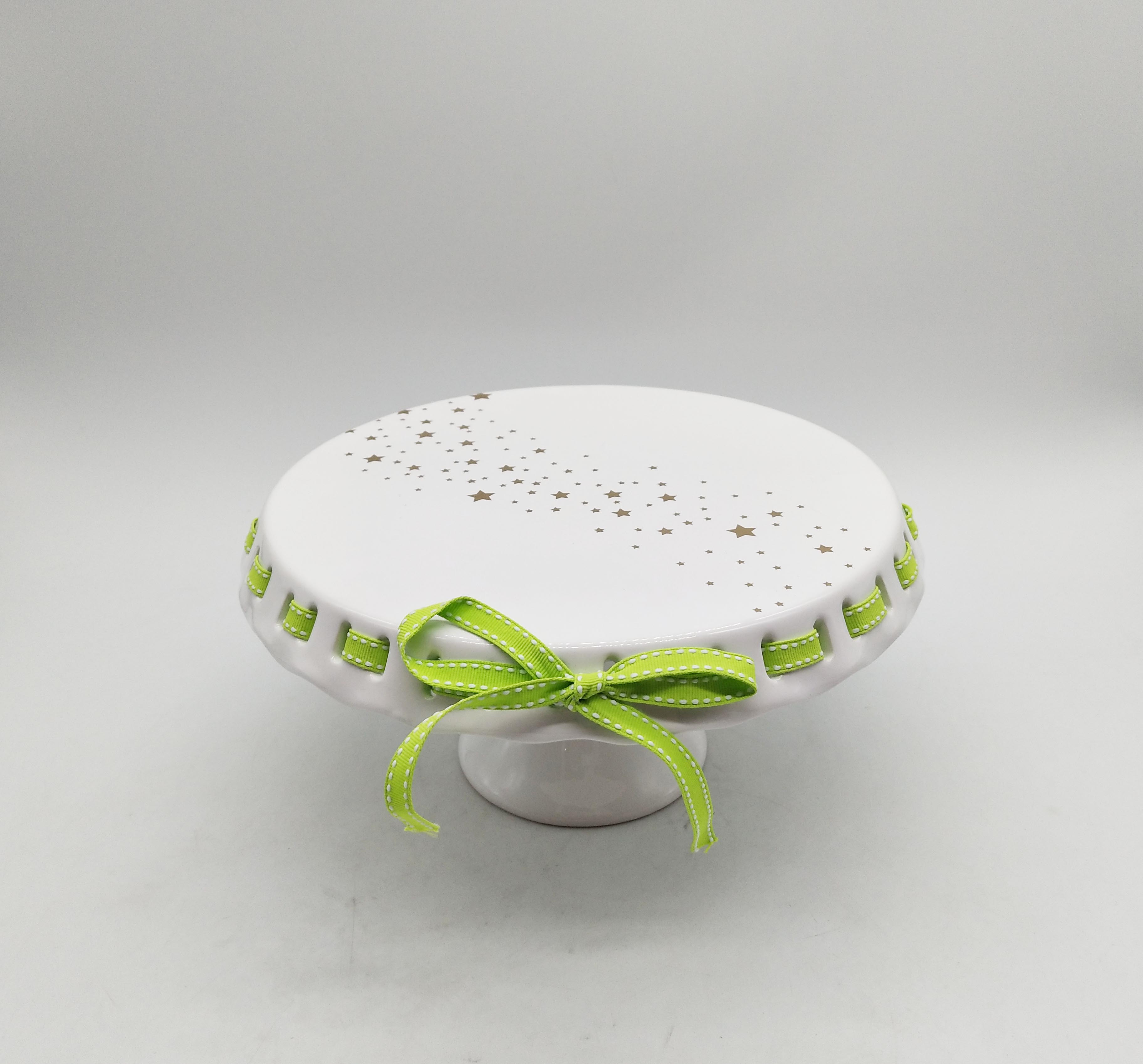 Ceramic cake stand with pattern
