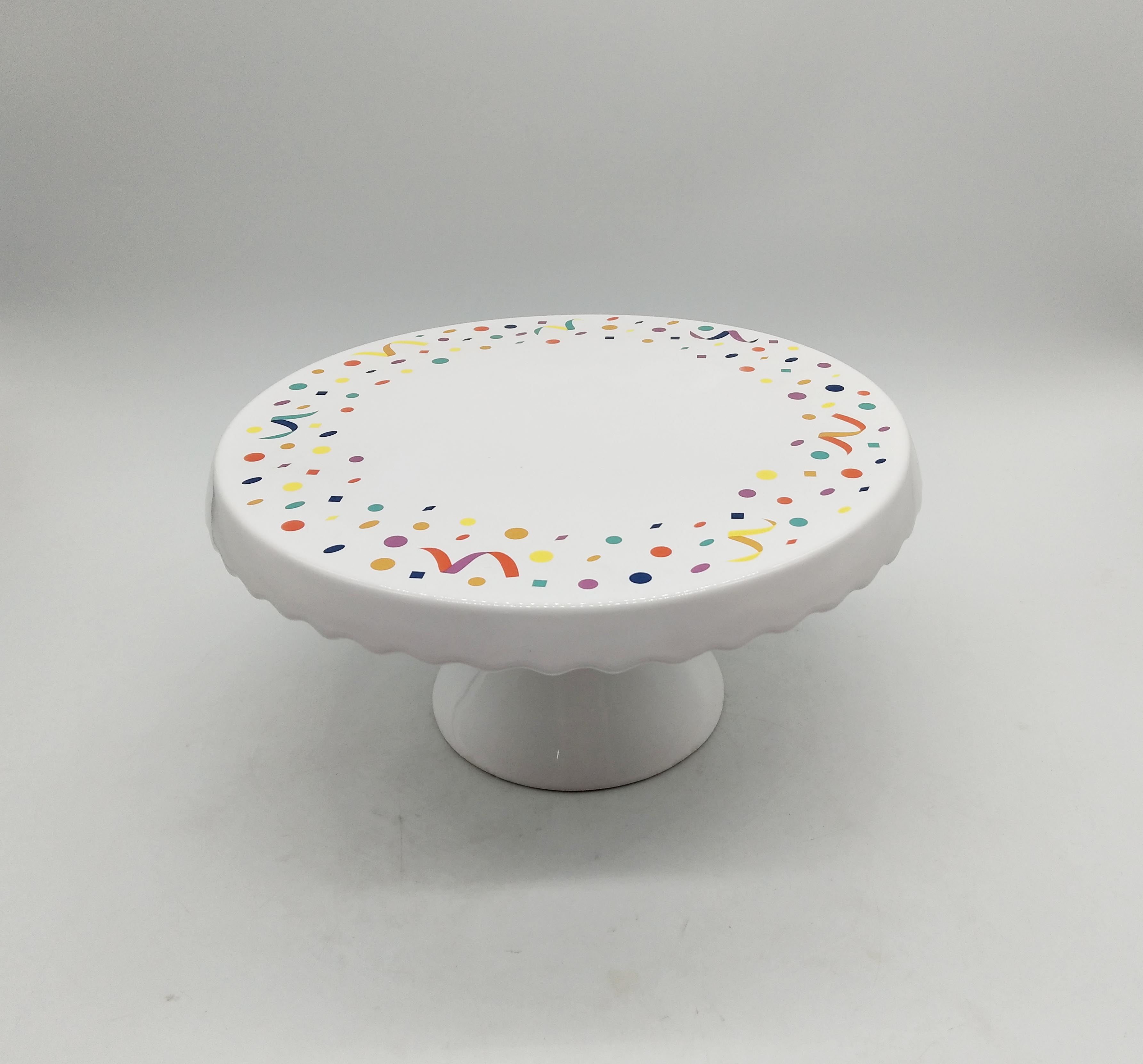 Ceramic cake plate with gold pattern