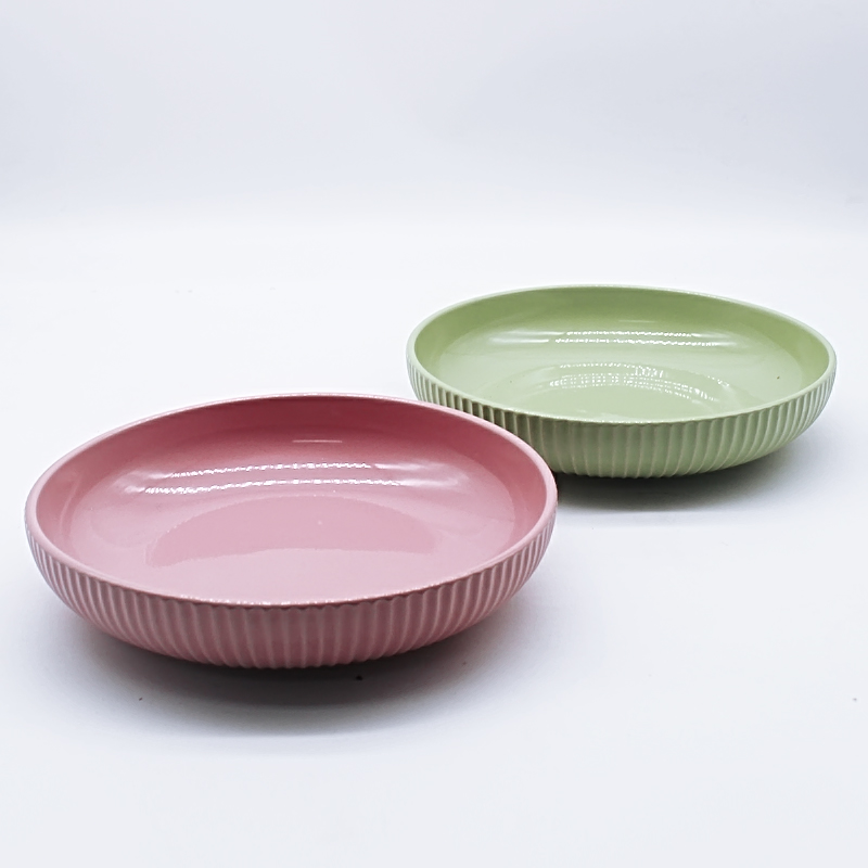 Solid color ceramic dinner plate with embossed design