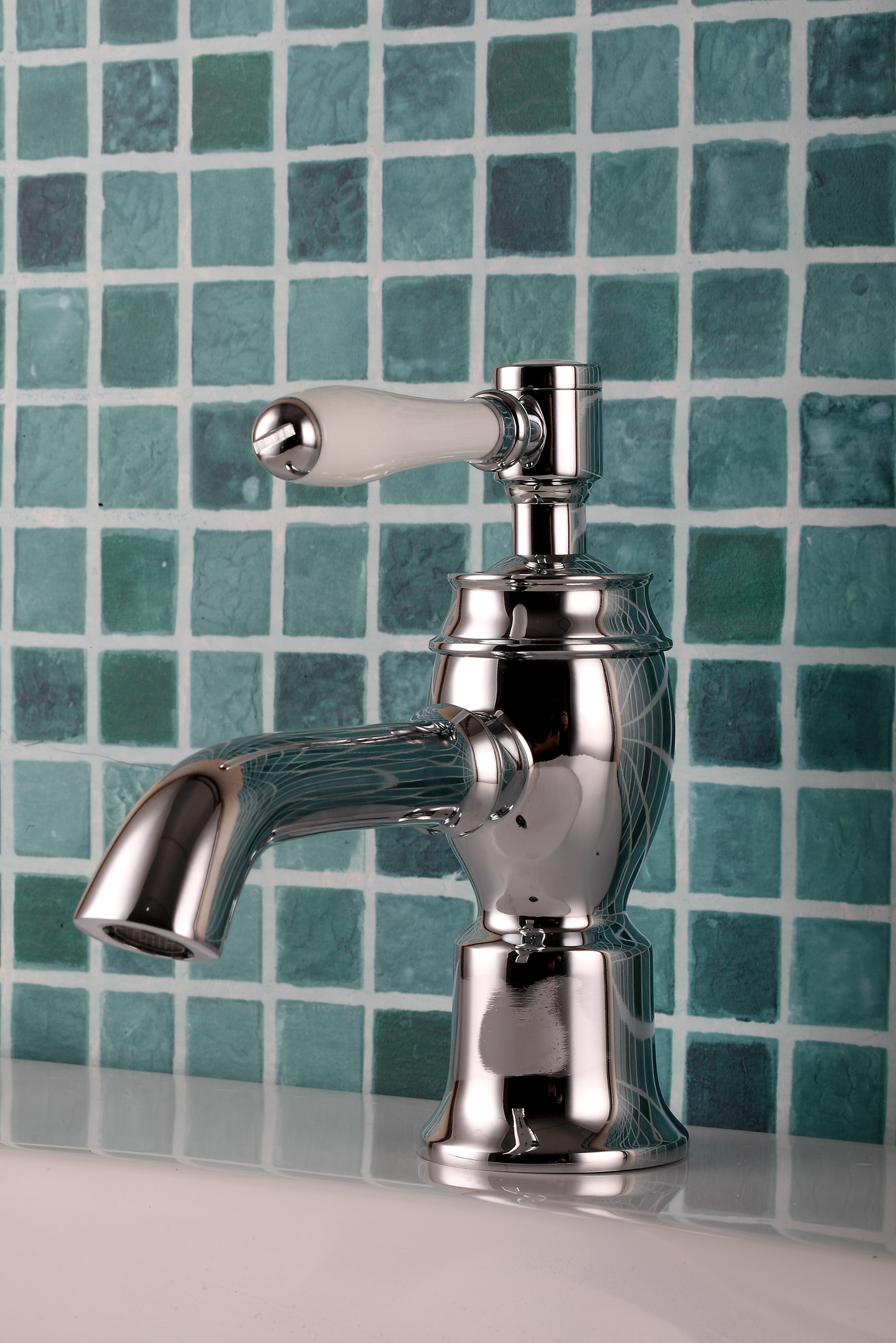 Customization classical brass deck mounted prevent ironing single handle classical tap faucet
