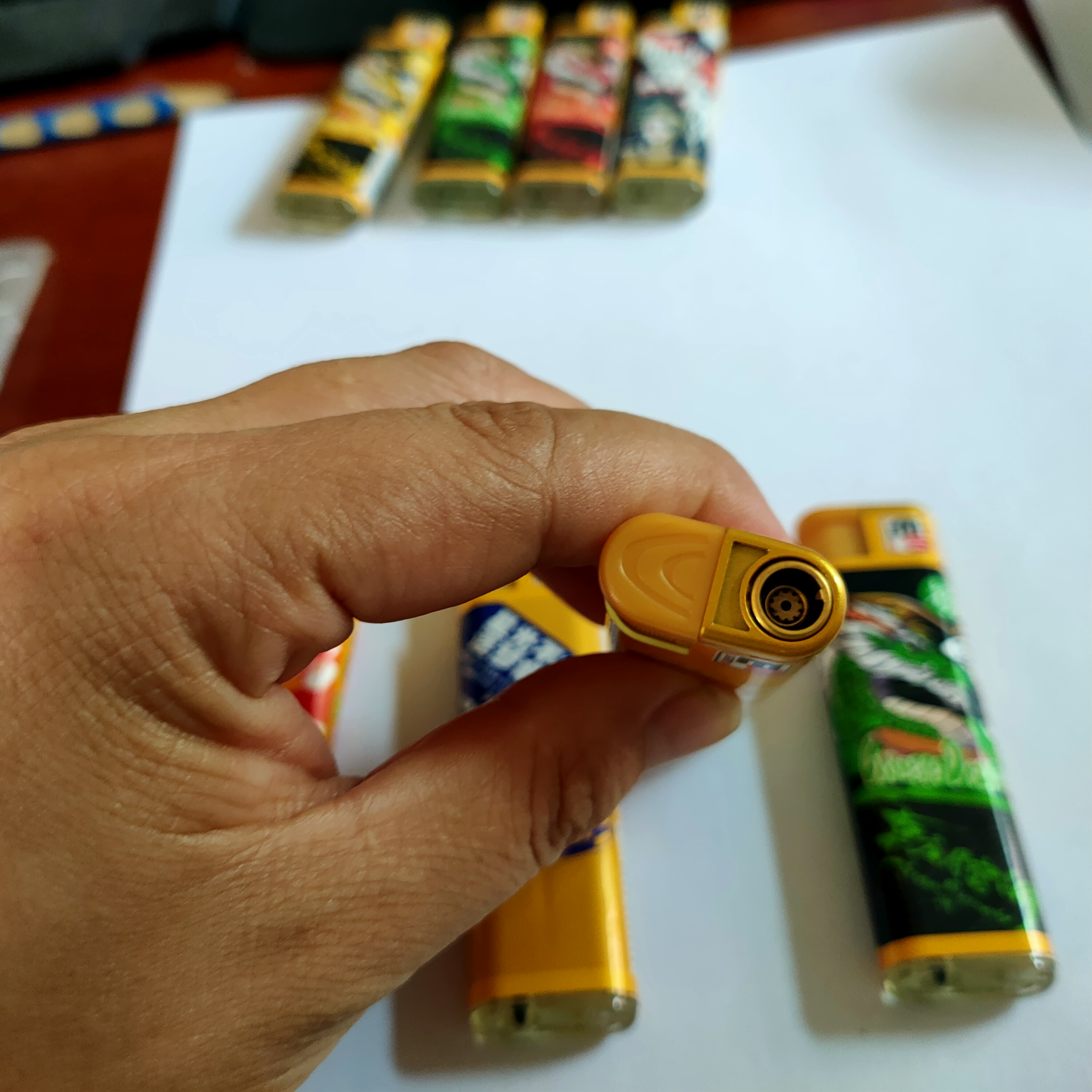 Windproof lighter