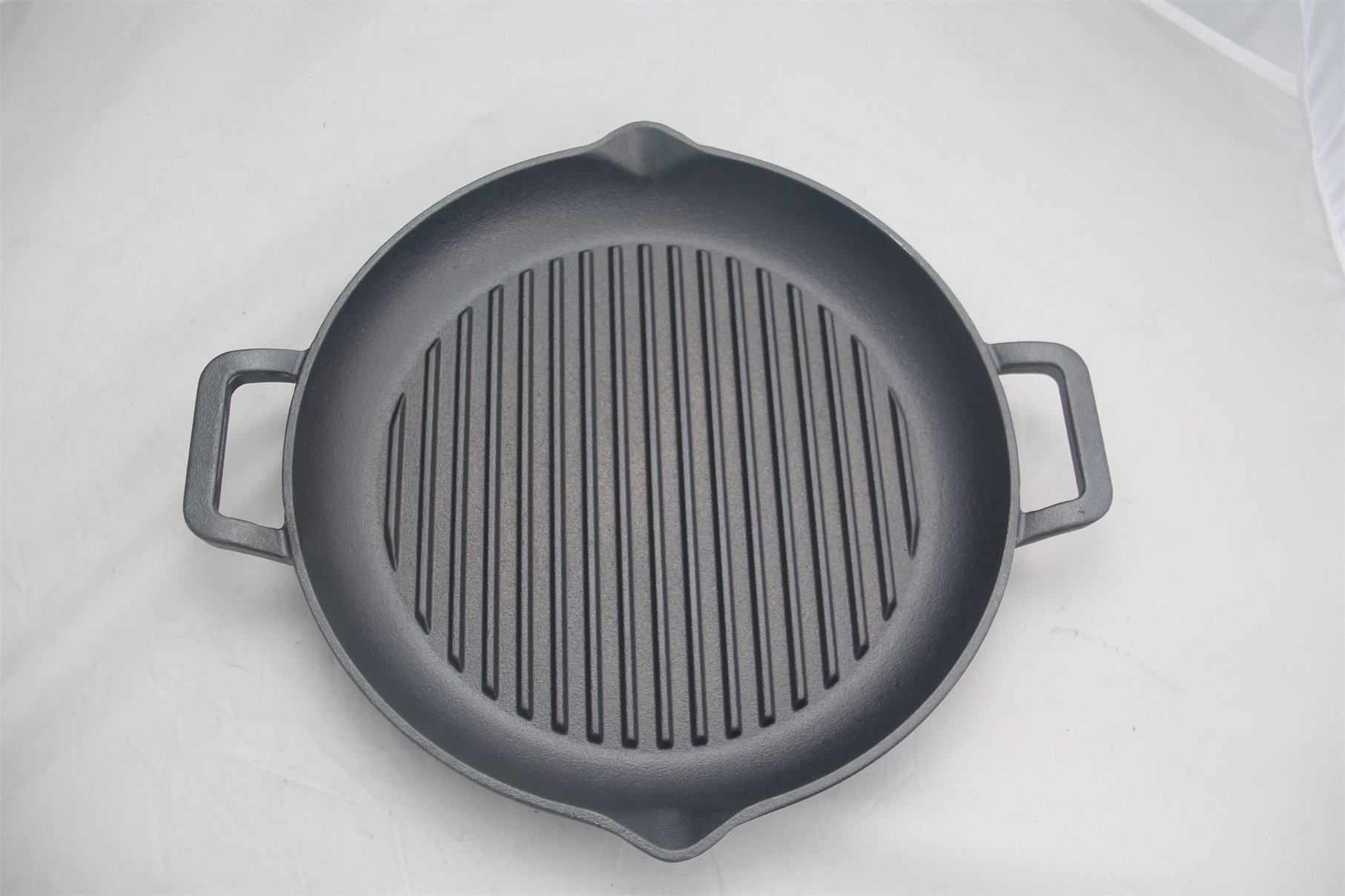 Cast iron reversible griddle