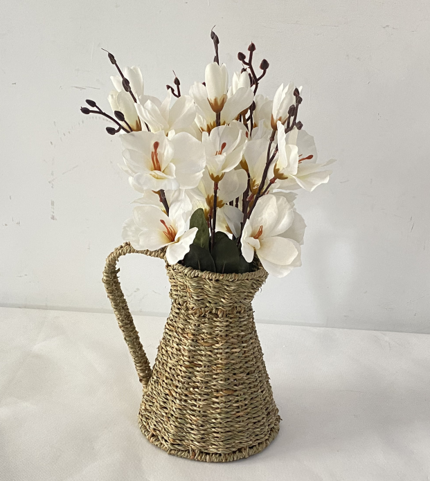 Zhengheshun seagrass woven vase in living room