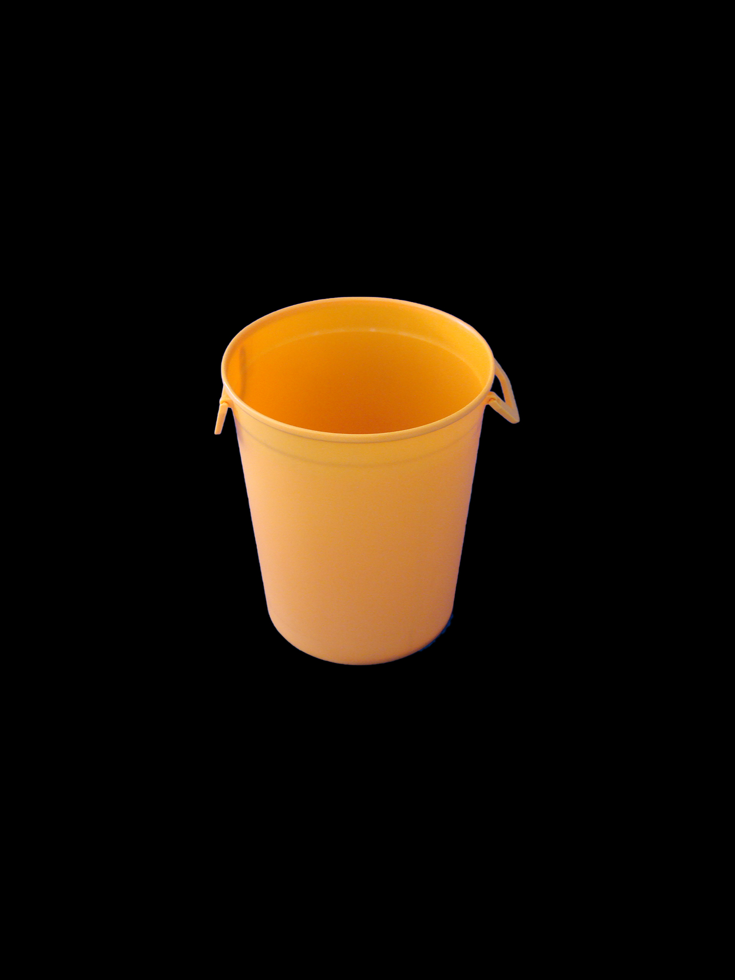 Garbage can