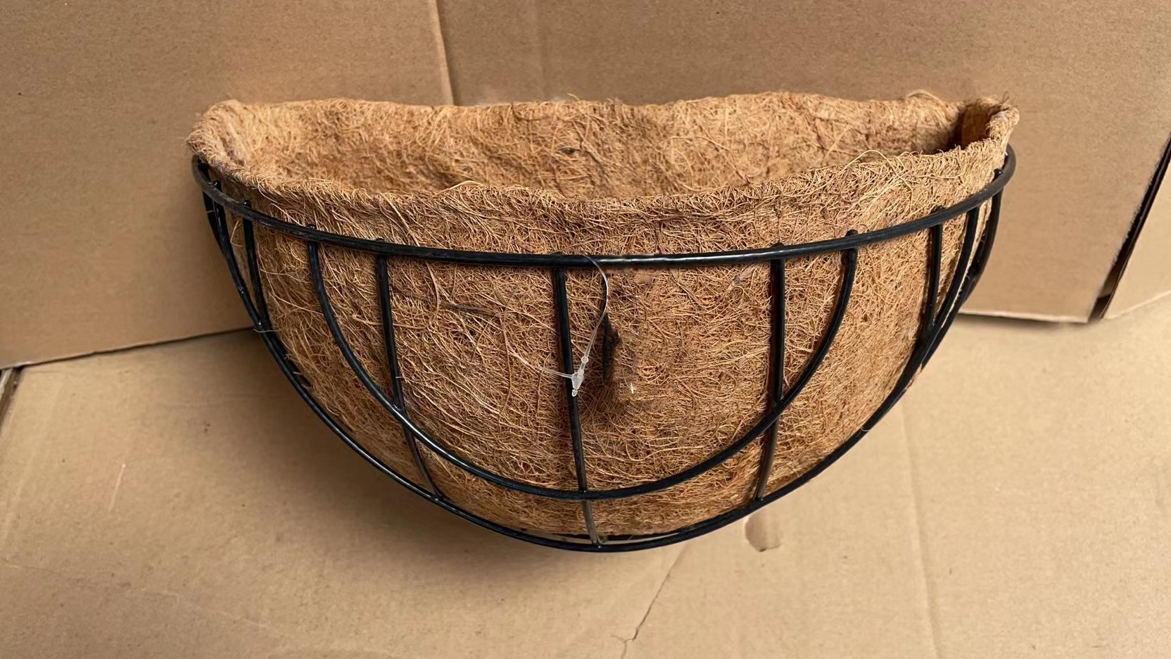 40cm Coco liner wire wall basket Wall Planter Rustic Farmhouse Wall Decoration