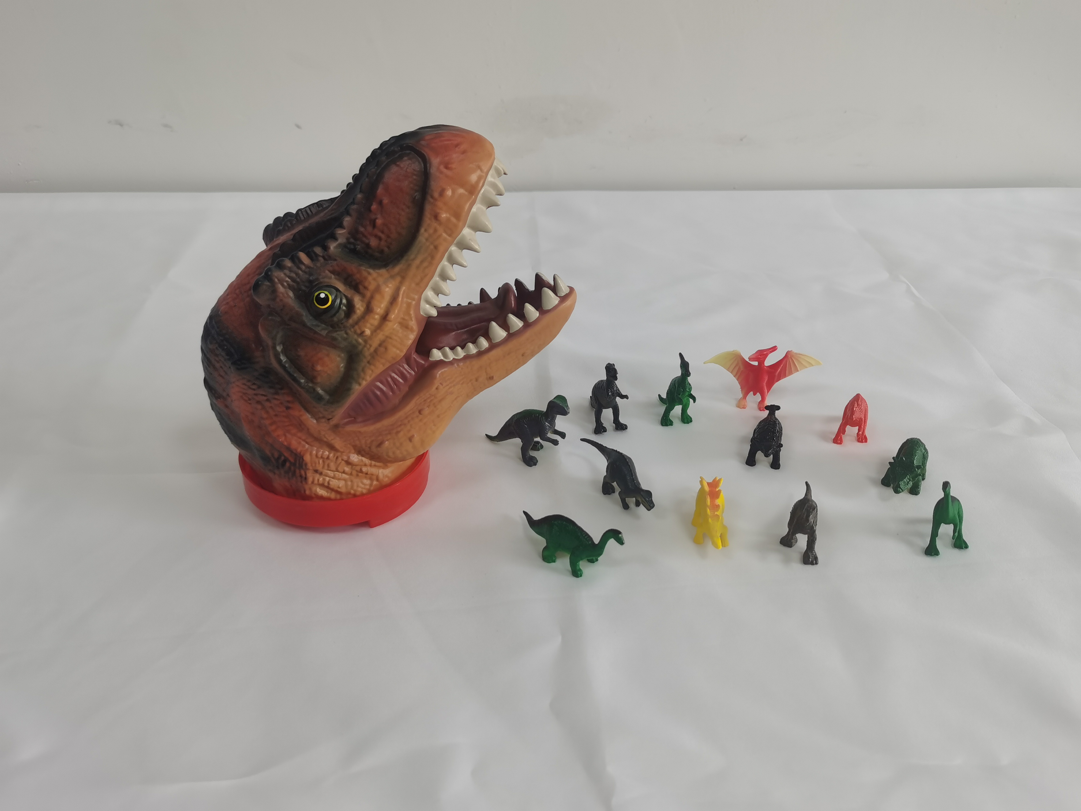 plastic dinosaurs head box