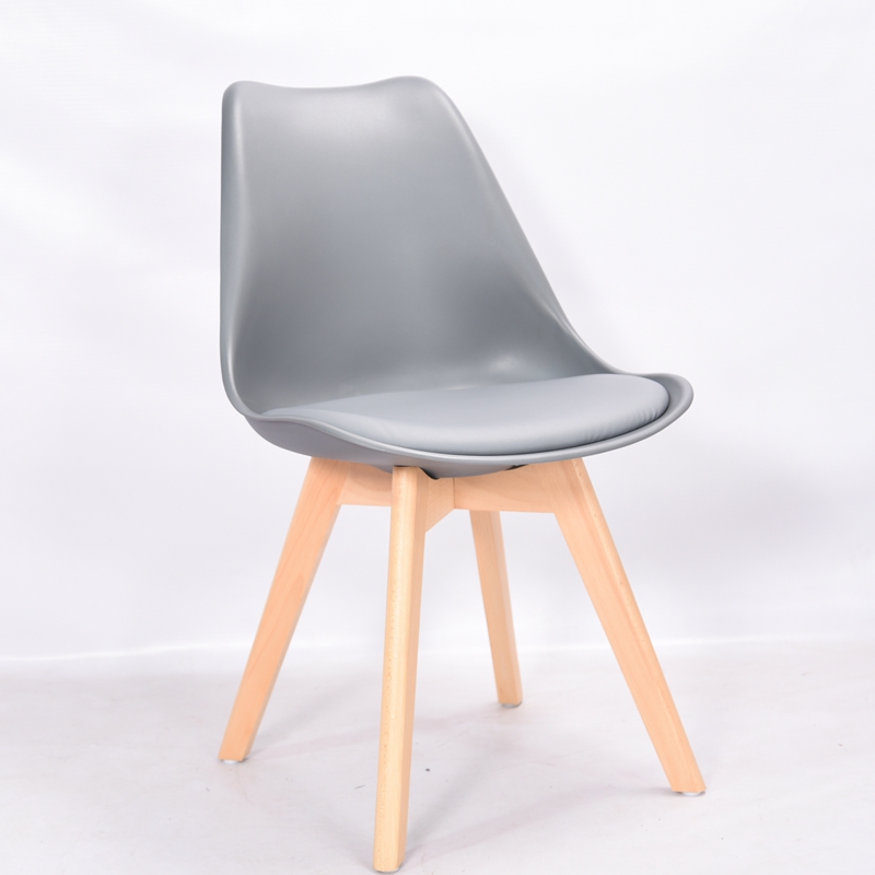 Northern Europe Soft Cushion Natural Color Scandinavian Solid Wood Dining Chair For Sale