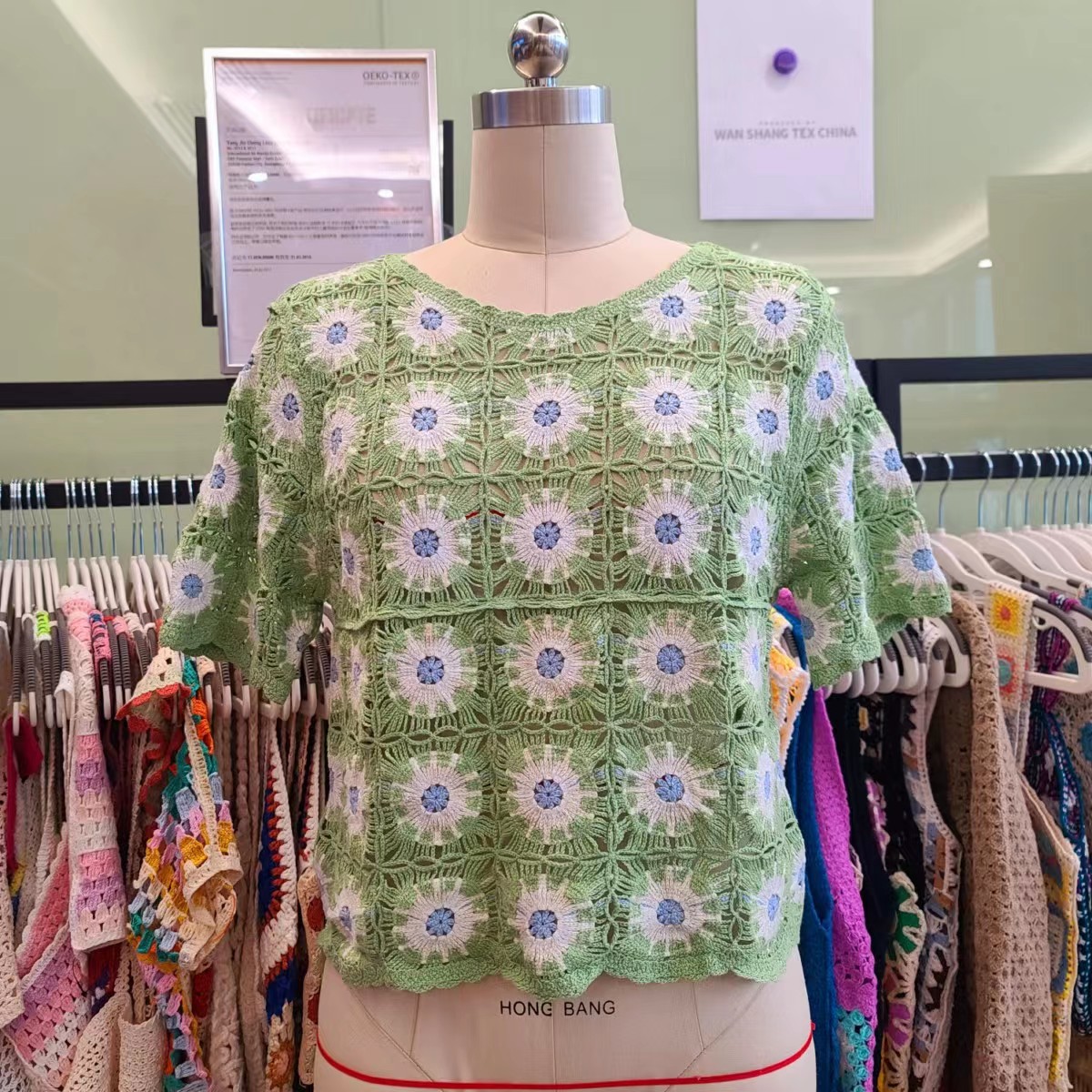 Fashionable lace sweater