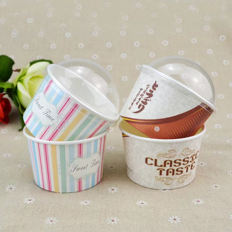 Ice cream cups with plastic cups