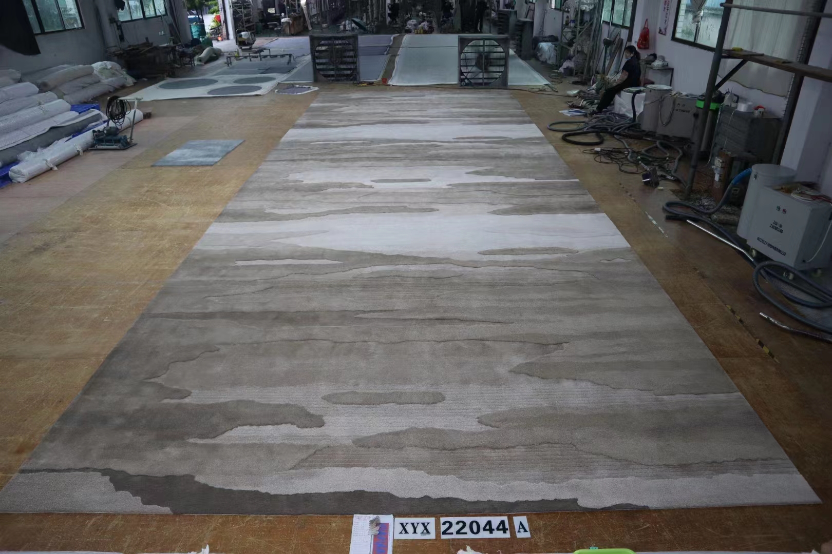 Customized hand tufted acylic wool carpet blue color flower design carpet