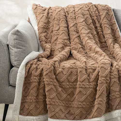 Shaggy jaquard blanket