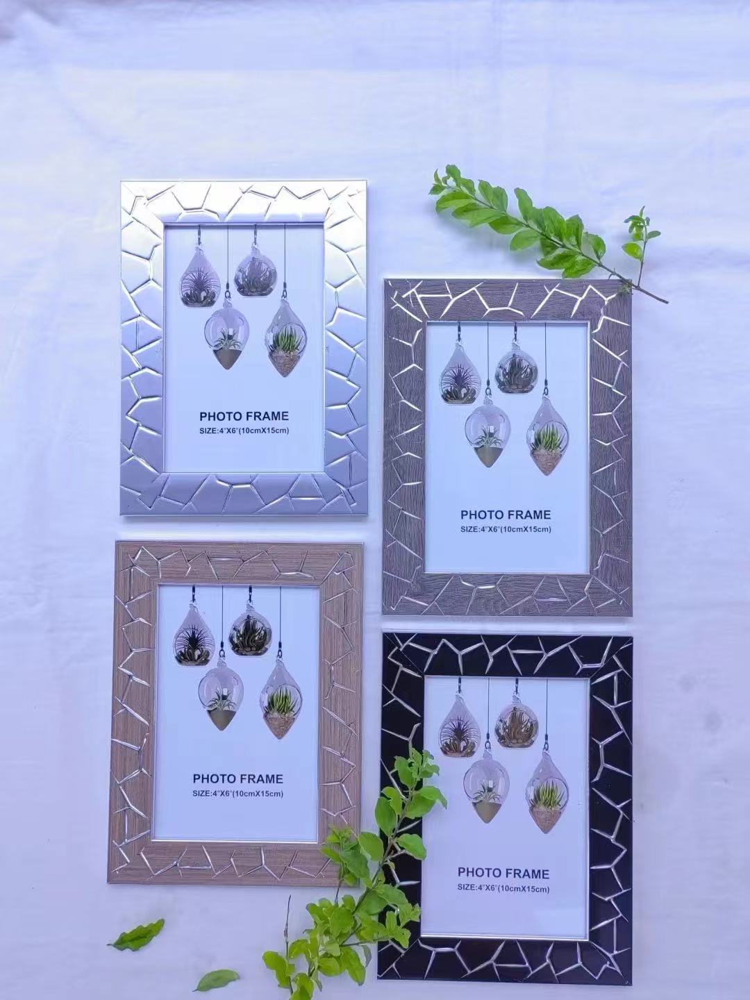 Picture frame with novelty and delicate style