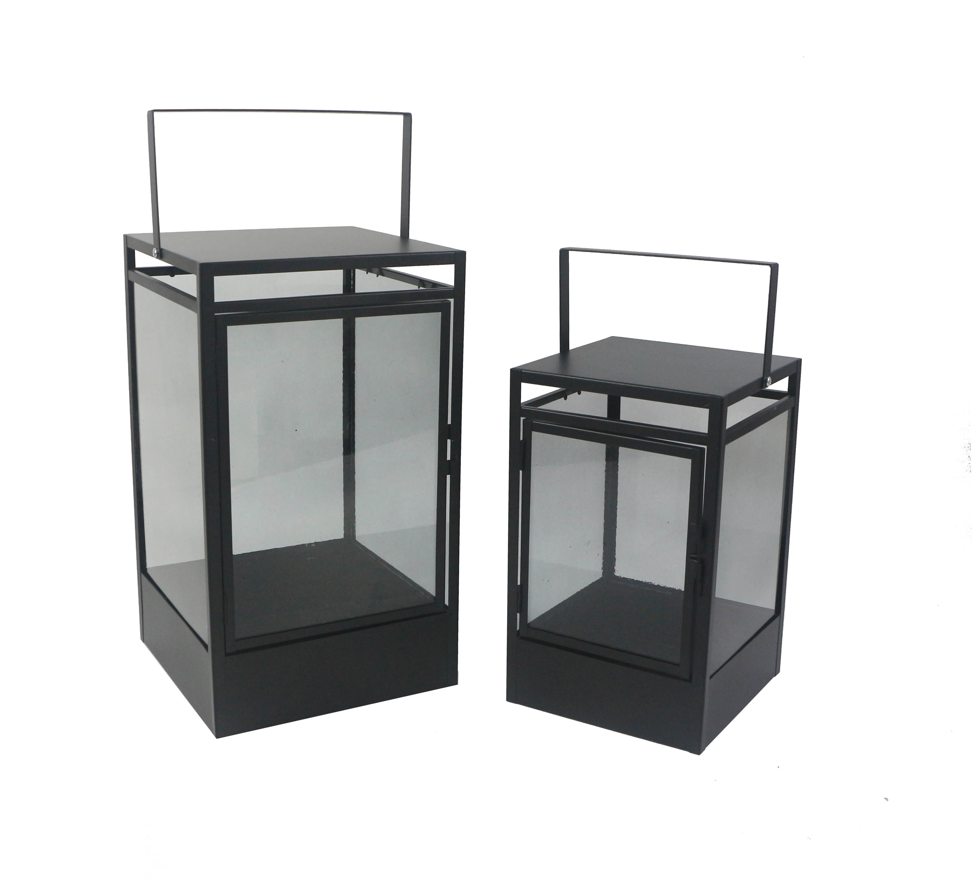 Set of 2 metal lantern.