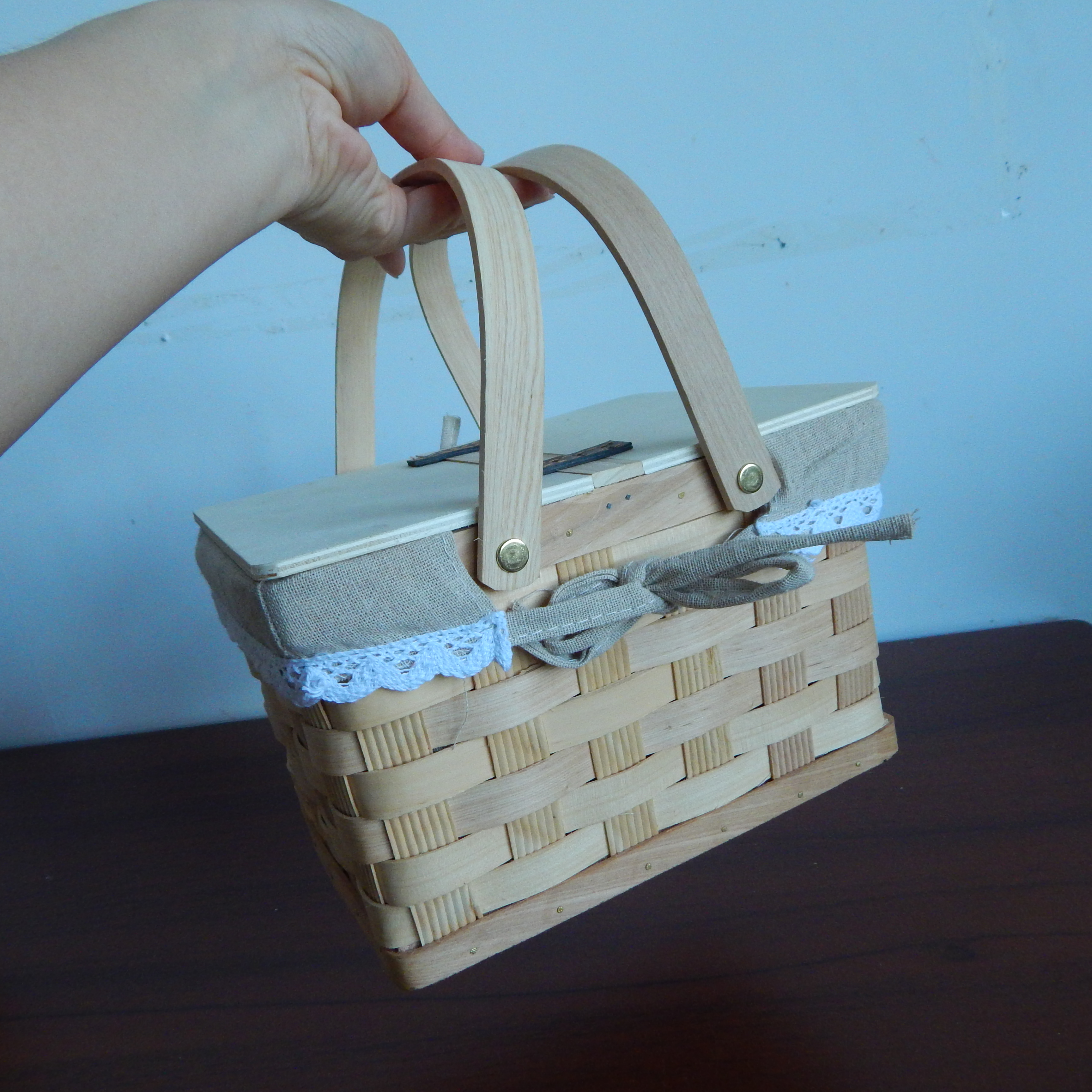 woodchip gift basket picnic basket
