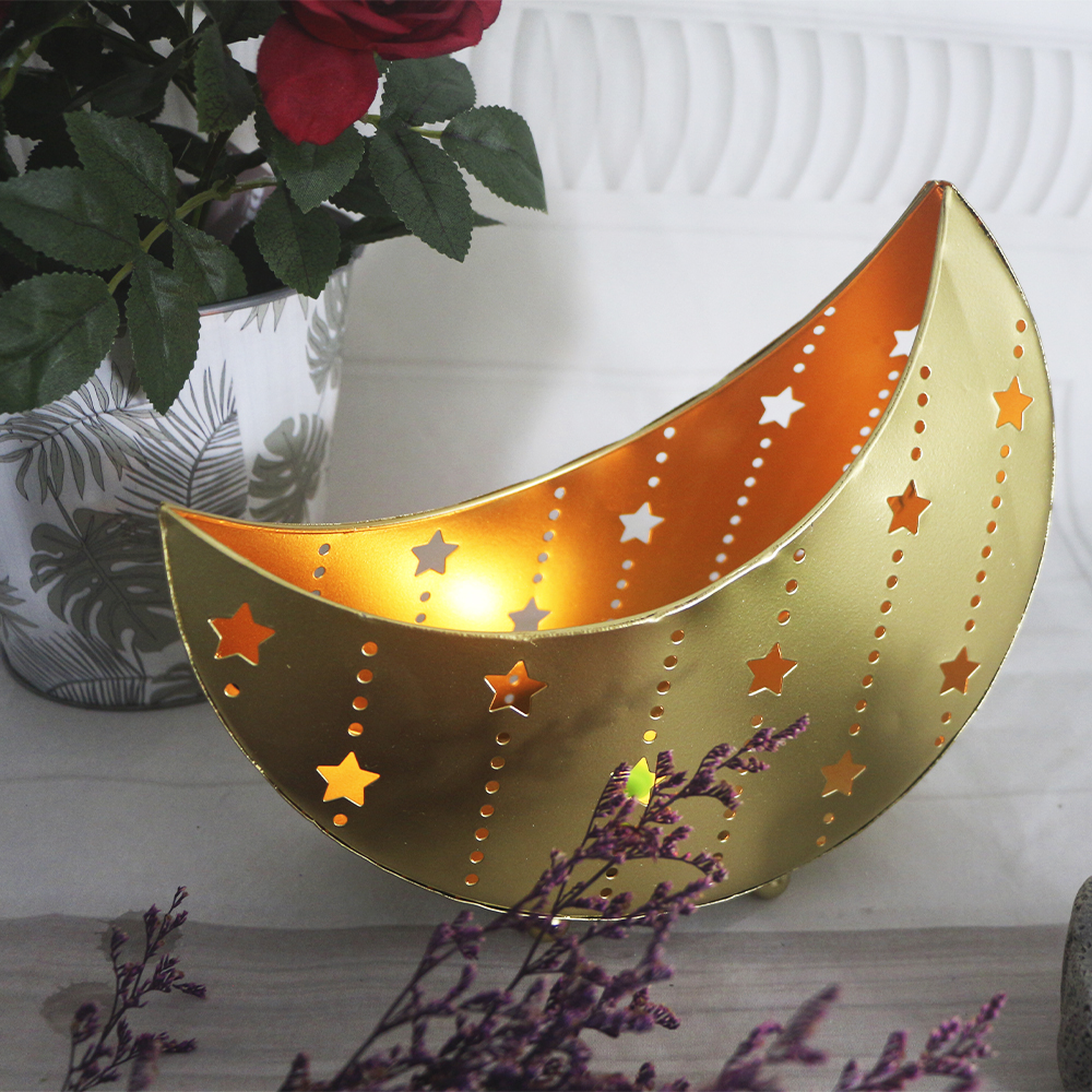 Metal candle holder