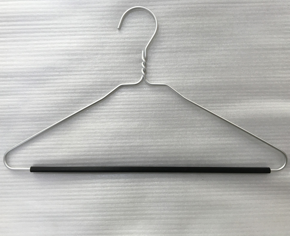 Aluminum hanger with anti-slip ribbed bar