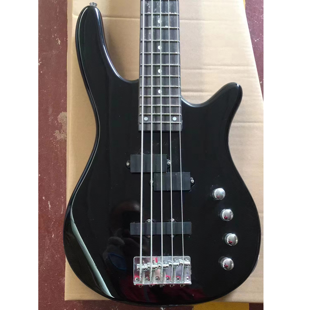 active bass guitar