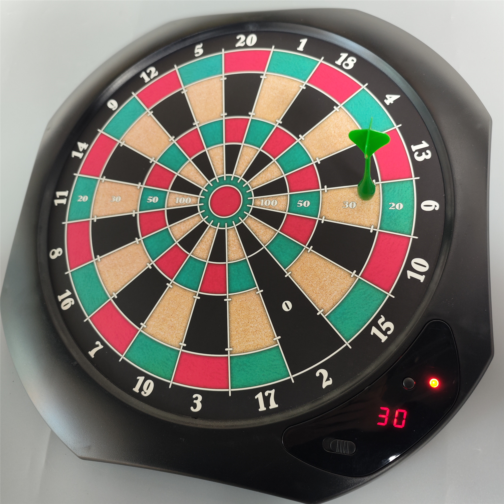 Electronic magnetic dart board